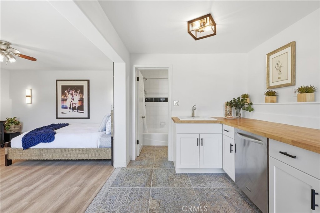 8325 Delgany