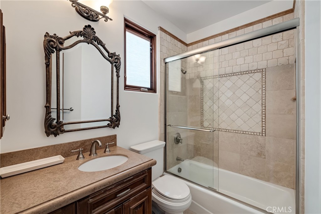 718 N Poinsettia Avenue