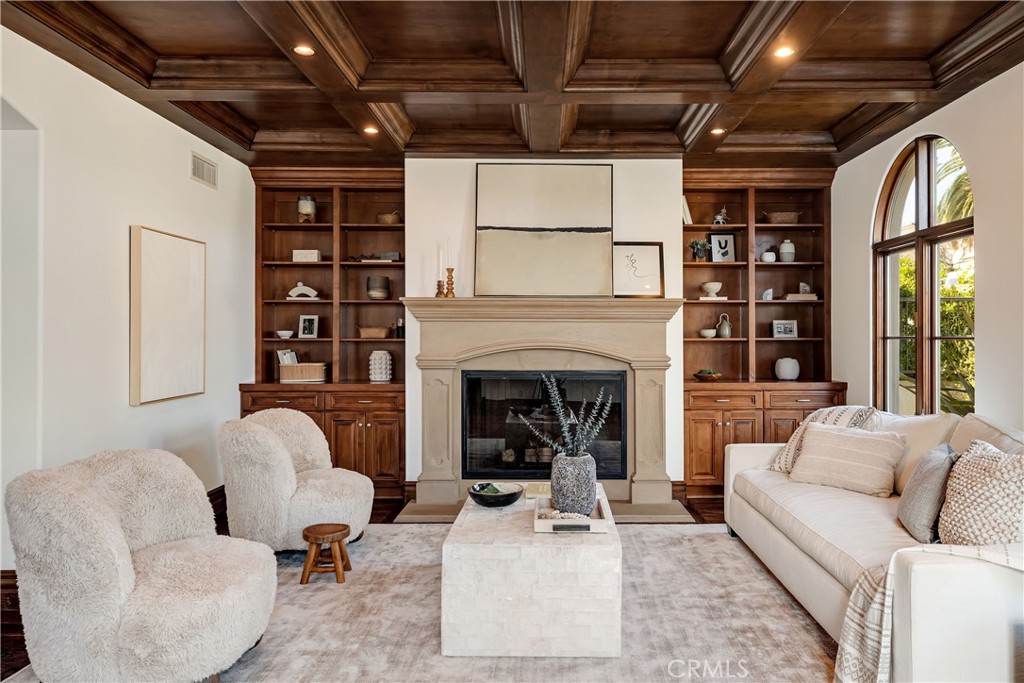 718 N Poinsettia Avenue