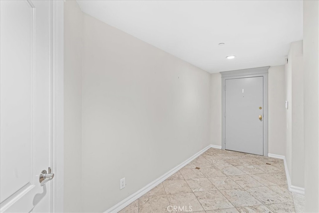 512 Esplanade 103
