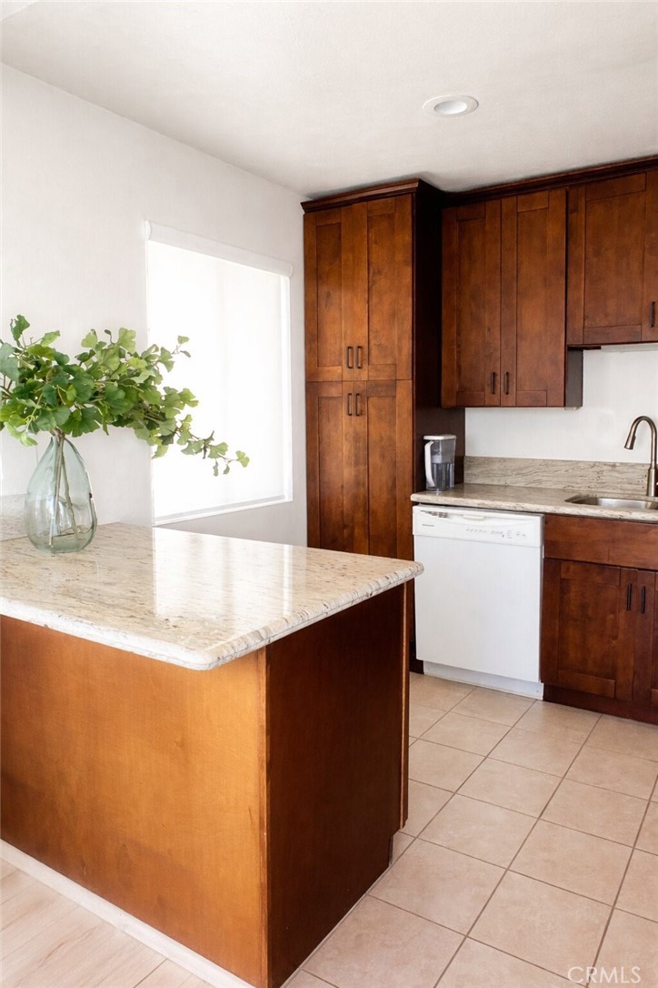 2124 Hermosa Avenue 6