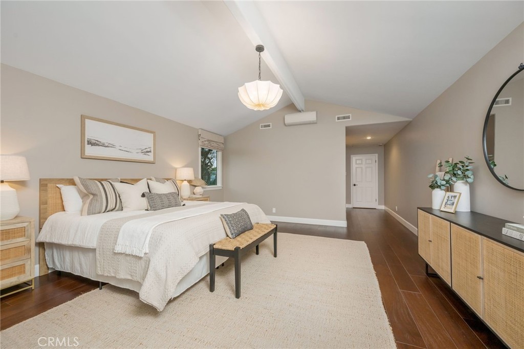 1704 N Poinsettia
