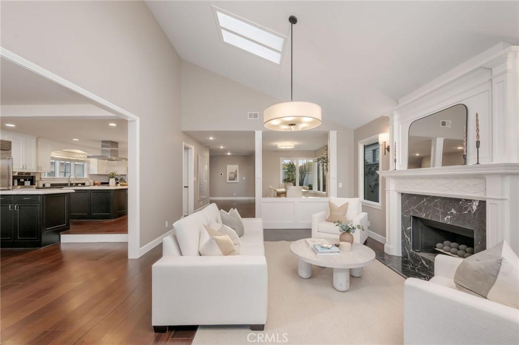1704 N Poinsettia