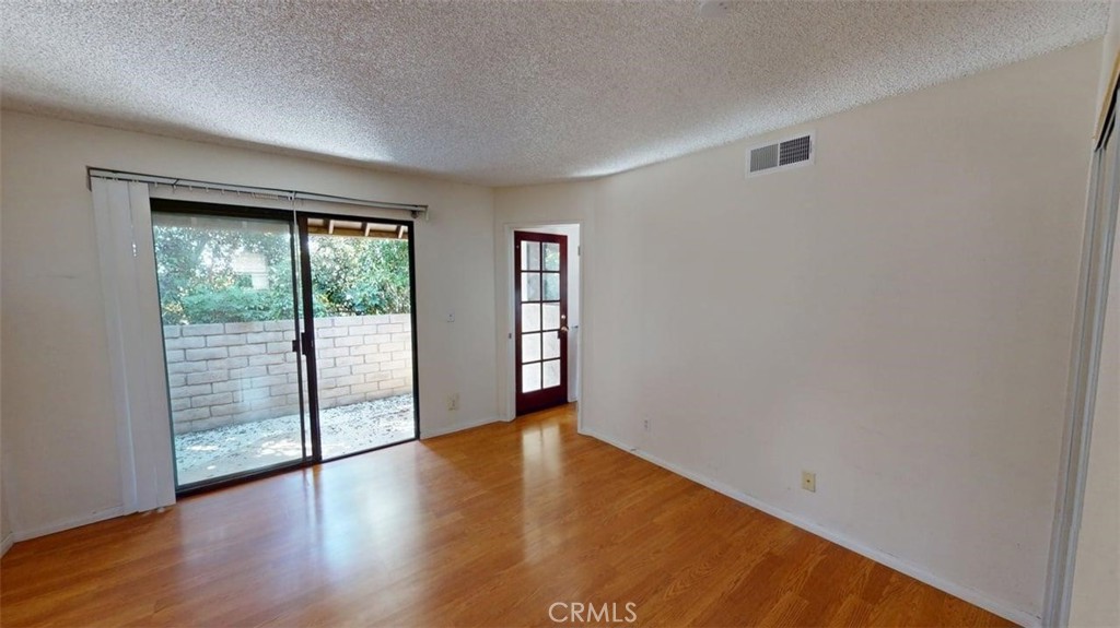 1316 W 166th