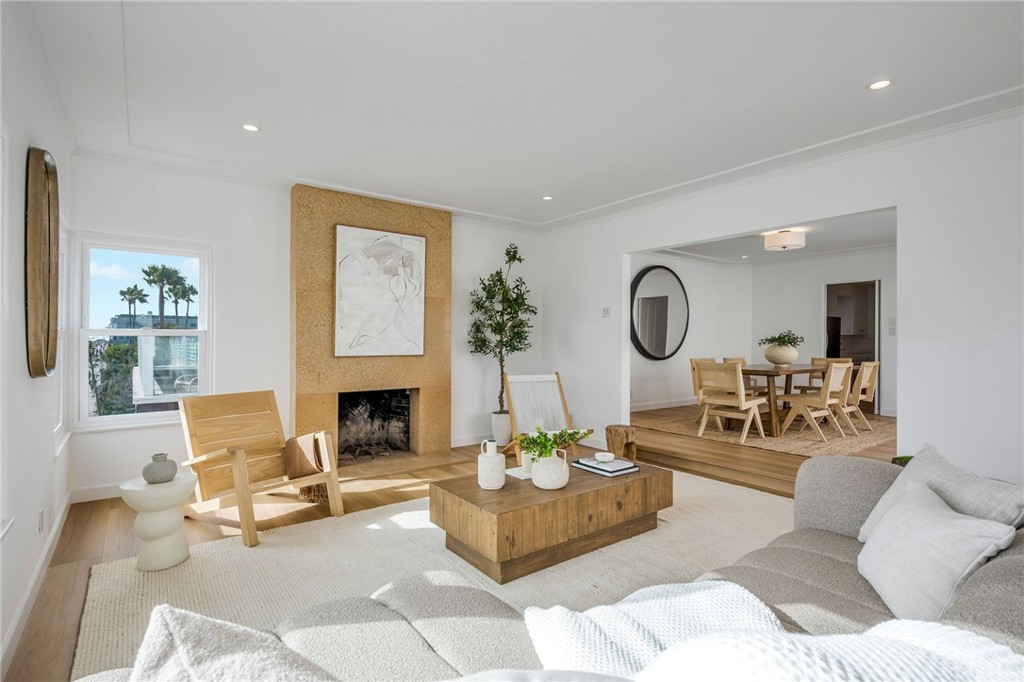 1016 The Strand