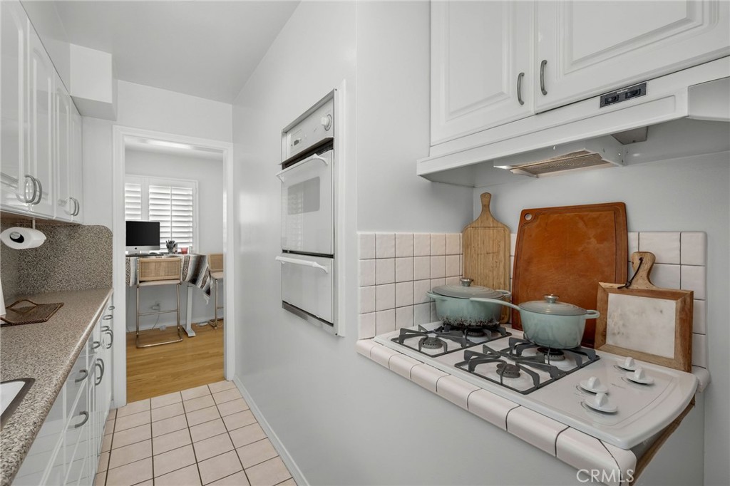 1016 The Strand