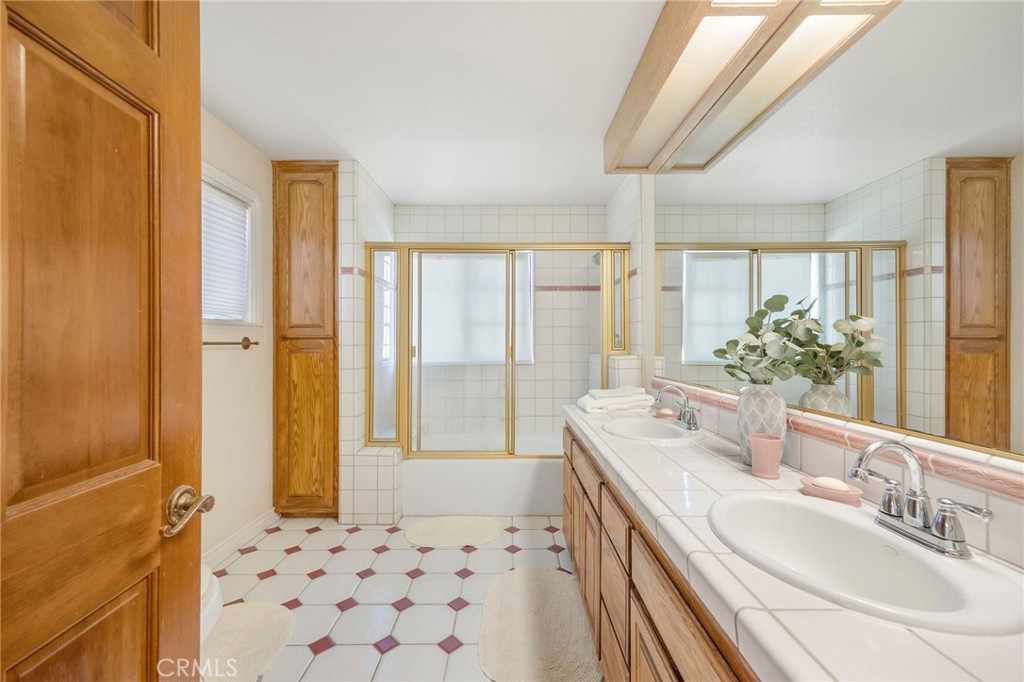 563 36th