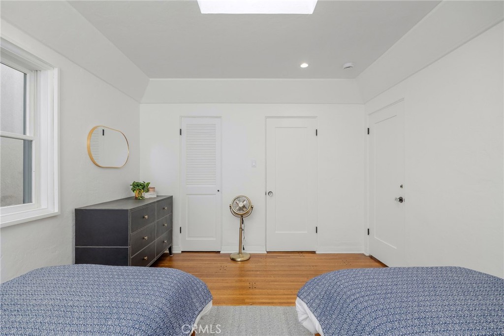 2654 The Strand