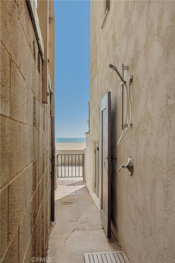 2654 The Strand