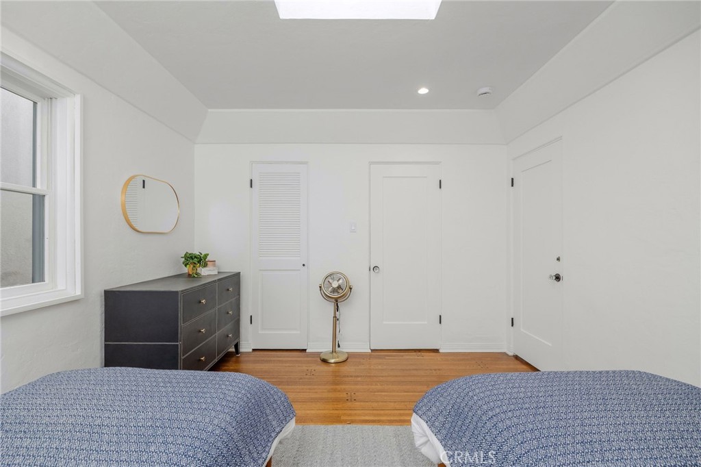 2654 The Strand