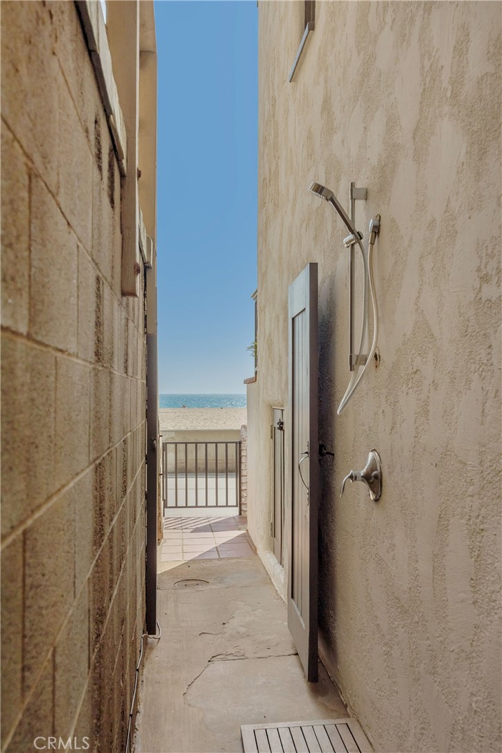 2654 The Strand