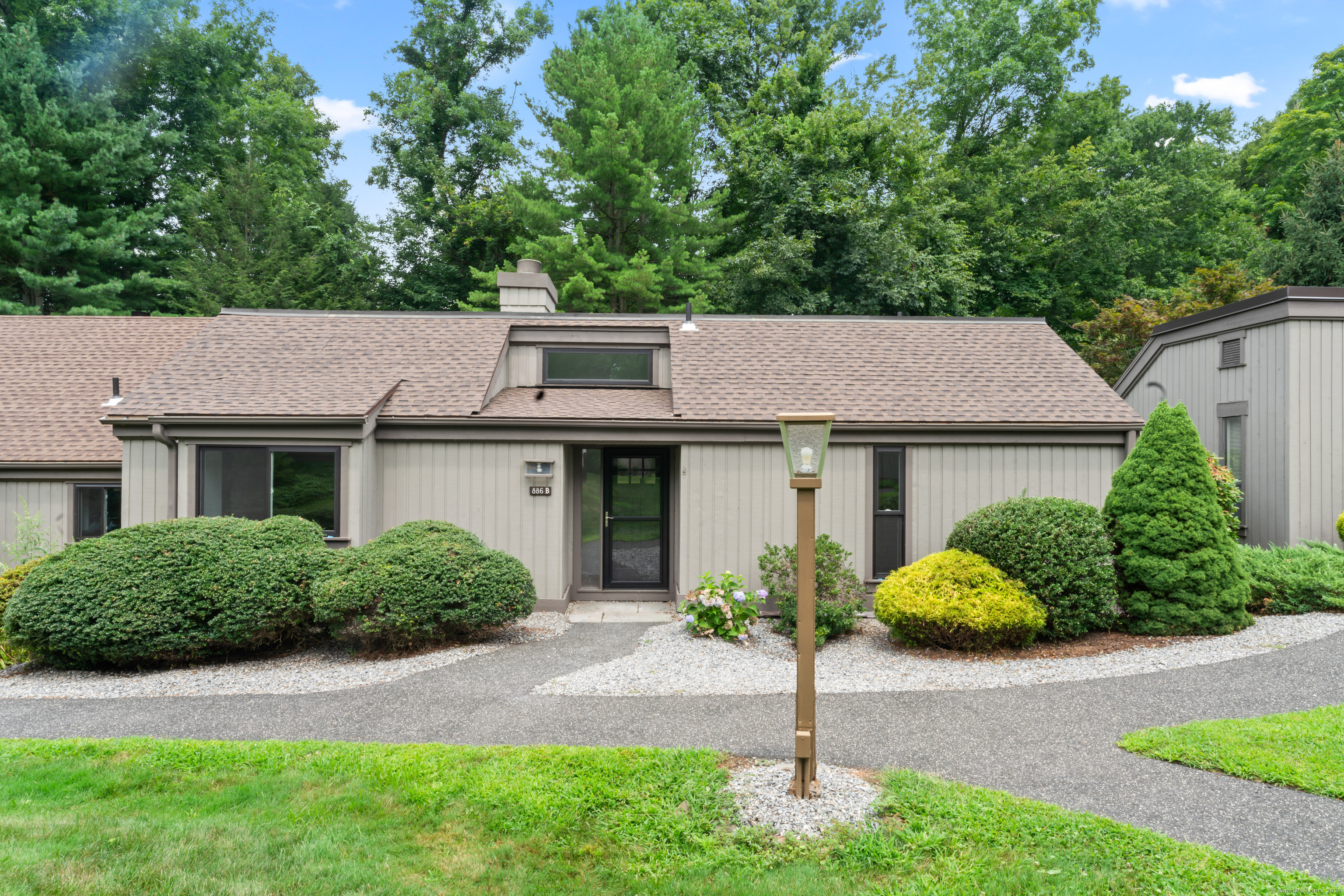 886 Heritage Village B