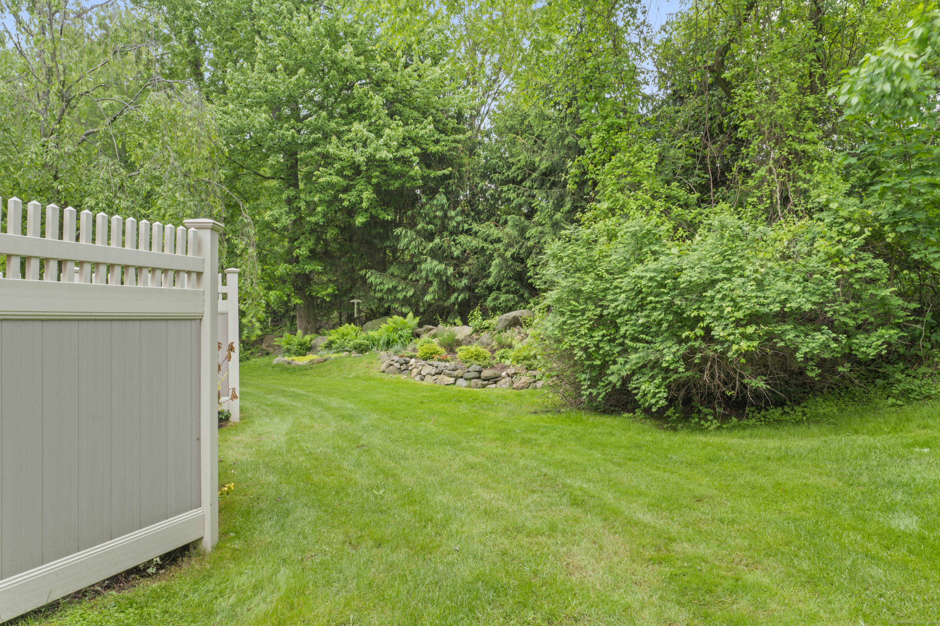 12 Boulevard Drive 21-130