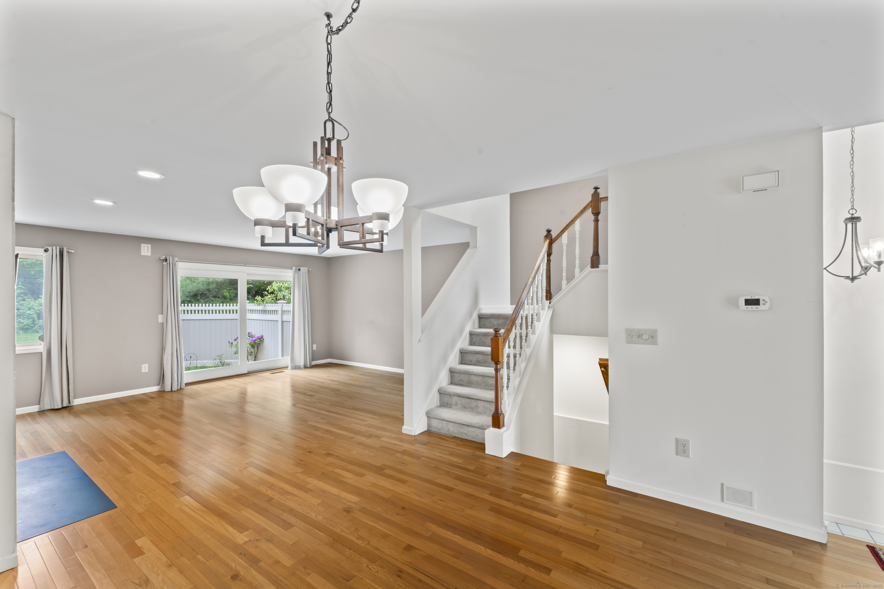 12 Boulevard Drive 21-130