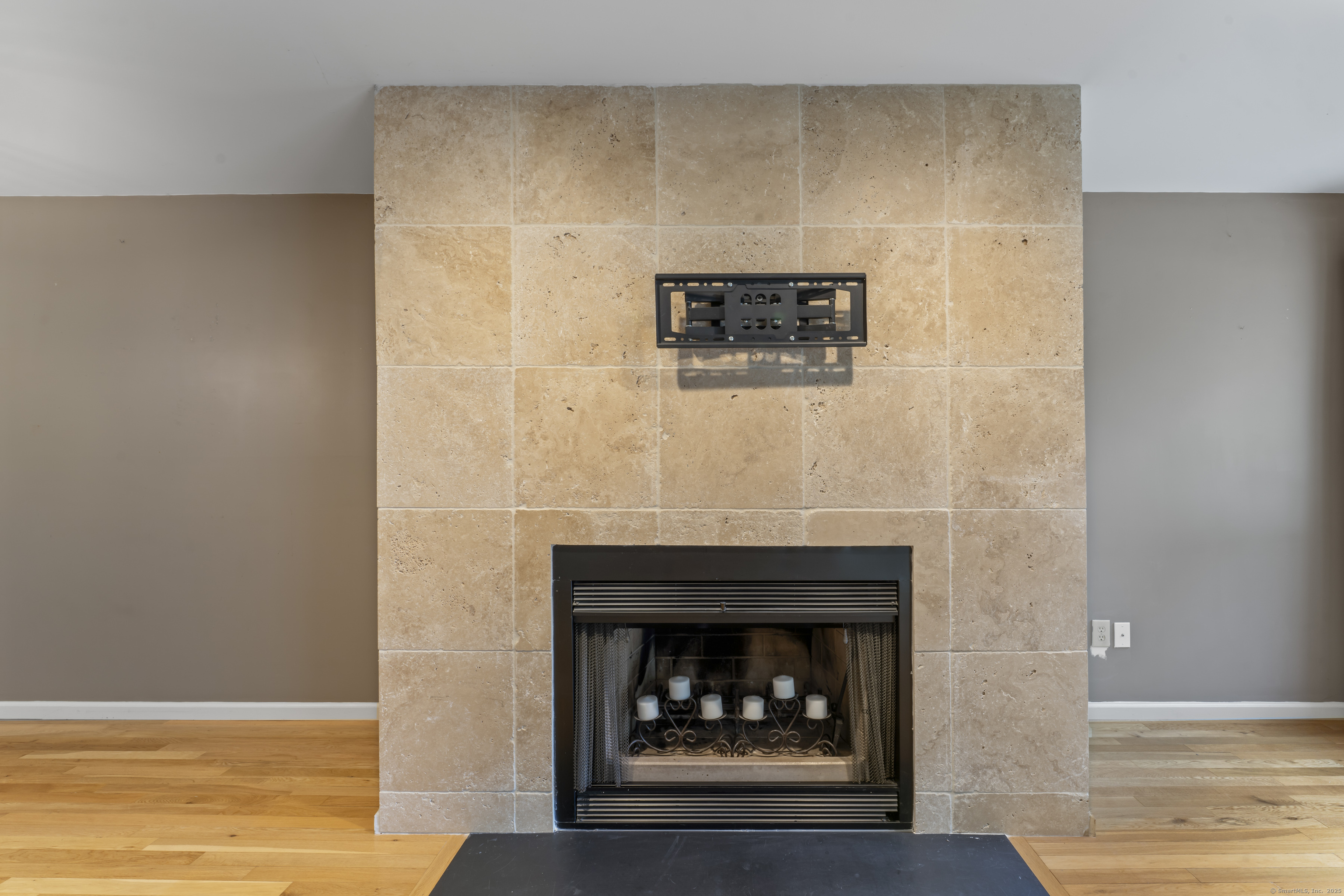 12 Boulevard Drive 21-130