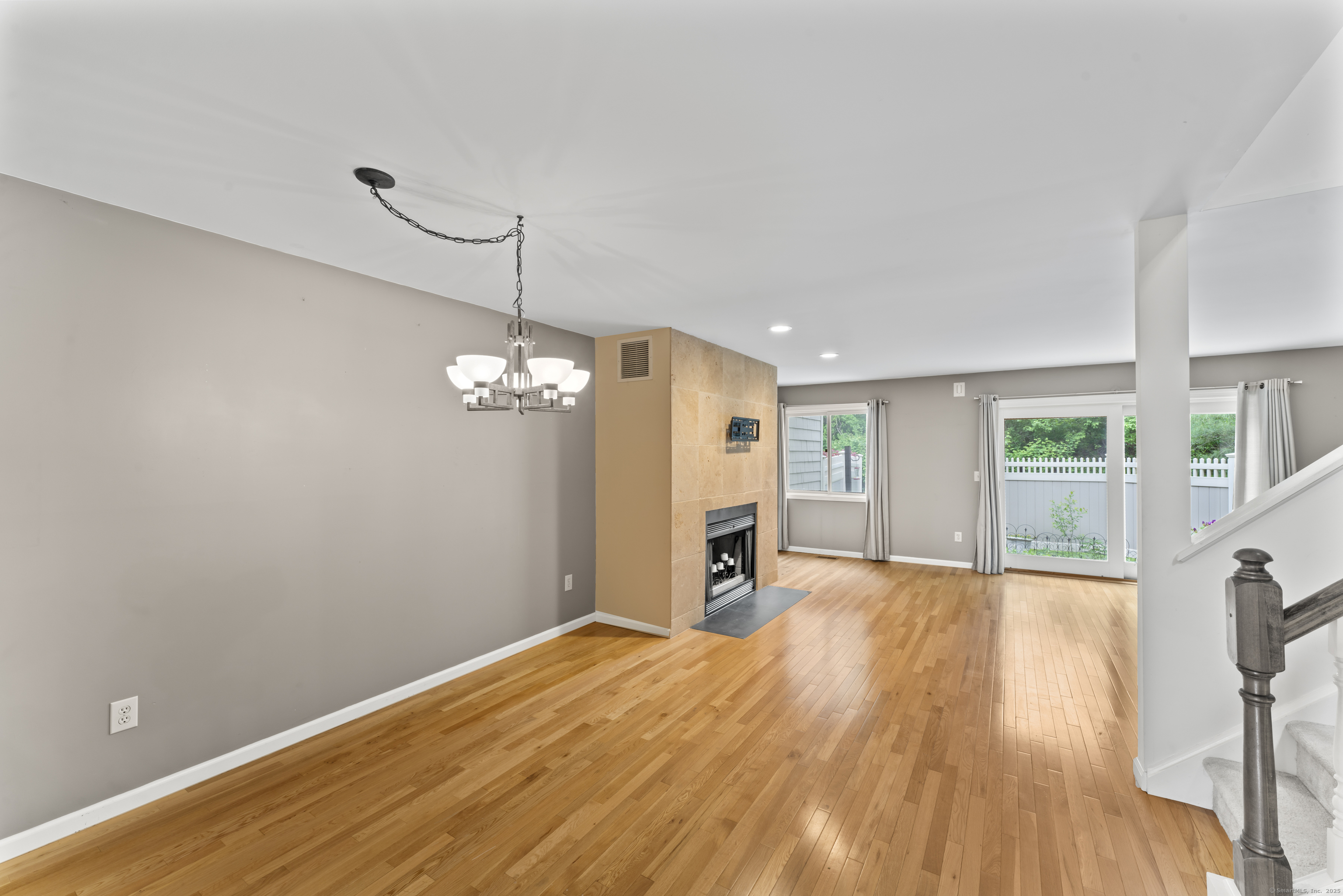 12 Boulevard Drive 21-130