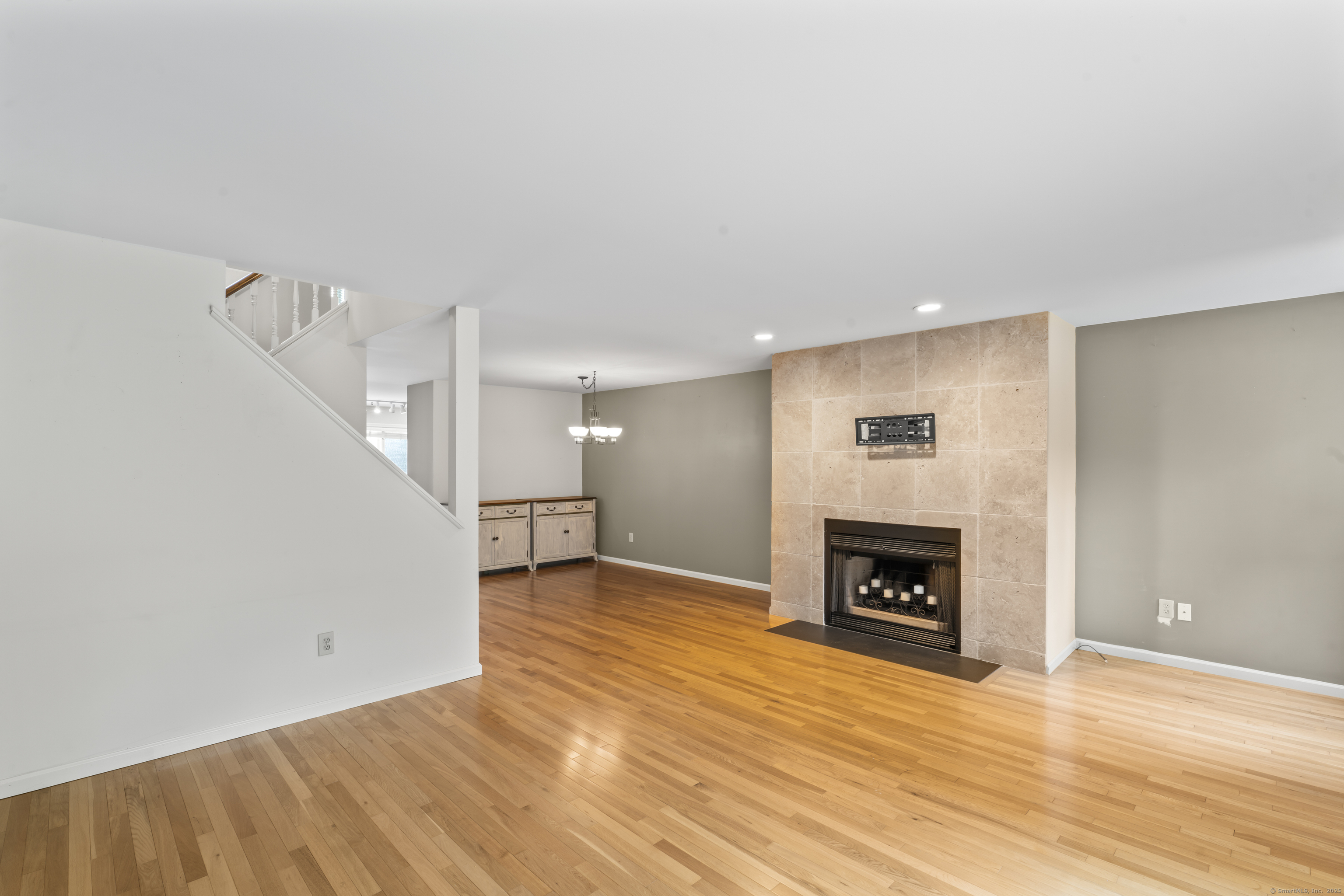 12 Boulevard Drive 21-130