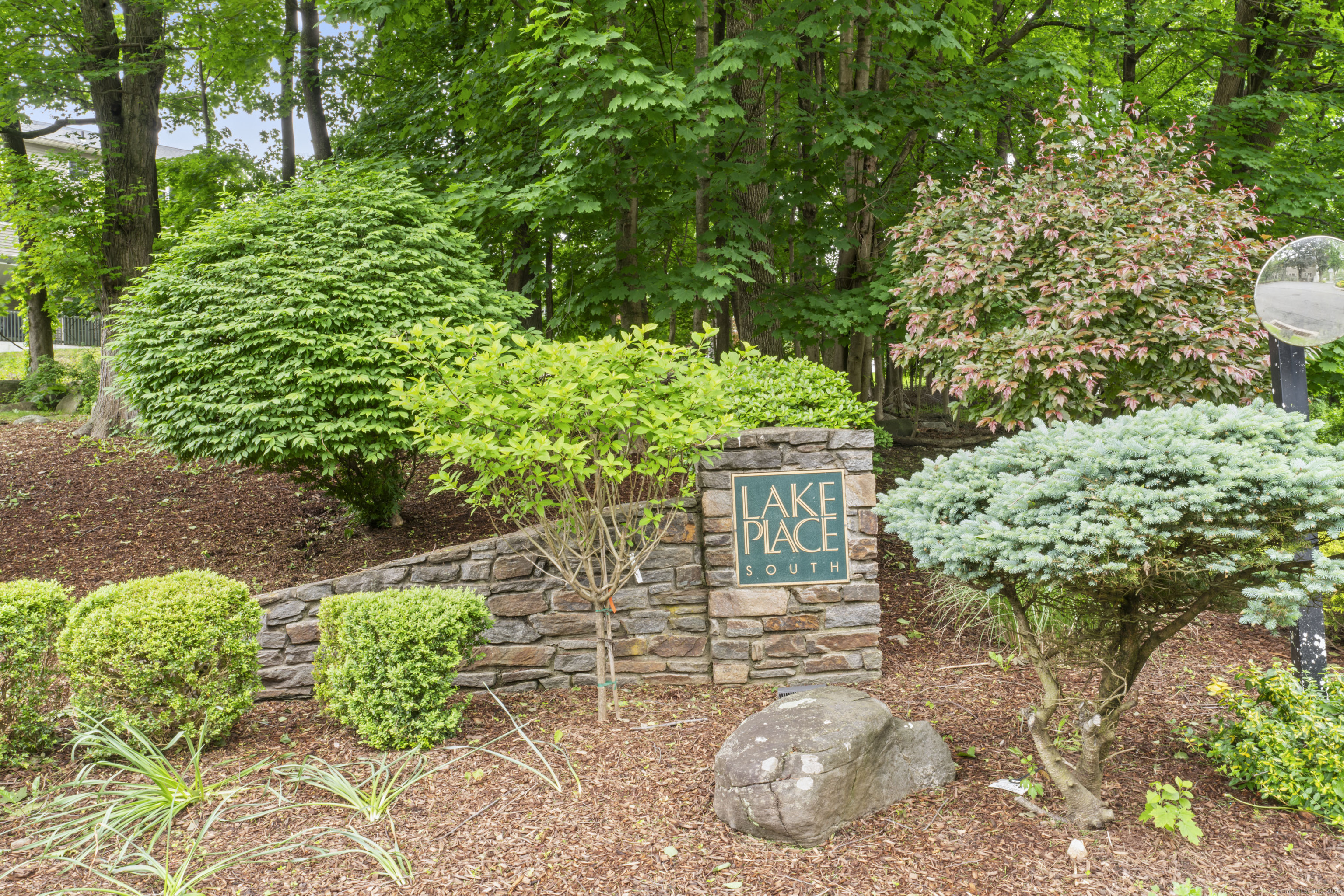 12 Boulevard Drive 21-130