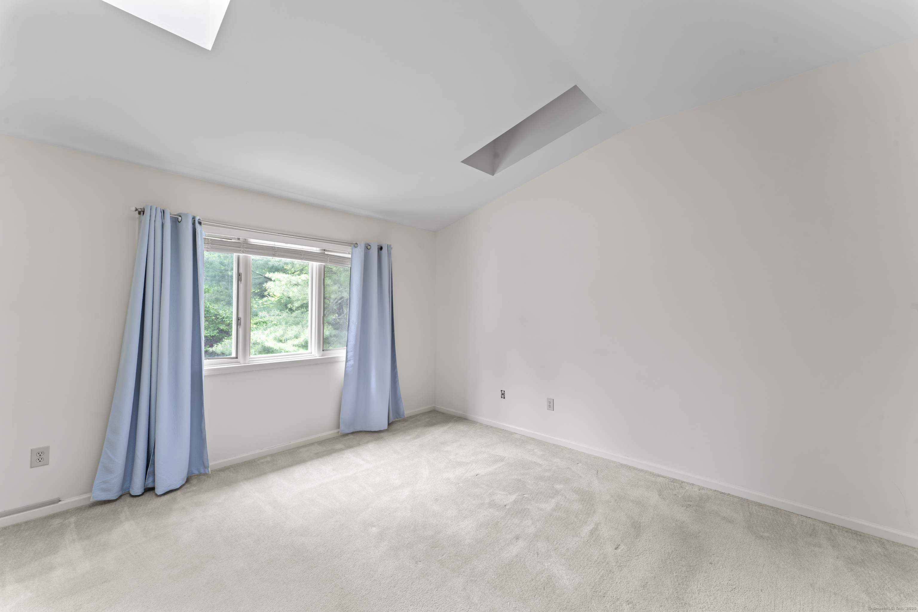 12 Boulevard Drive 21-130