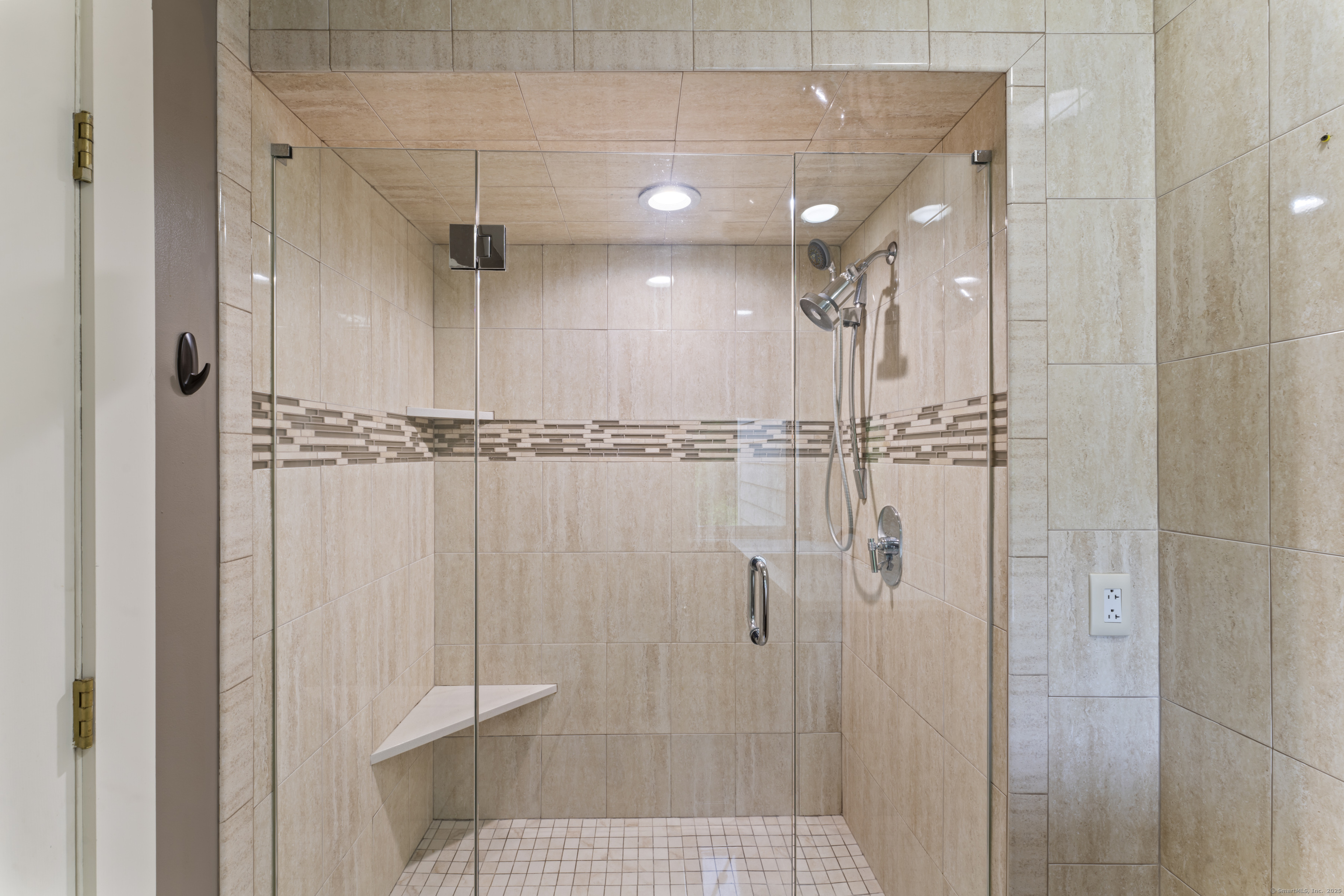 12 Boulevard Drive 21-130