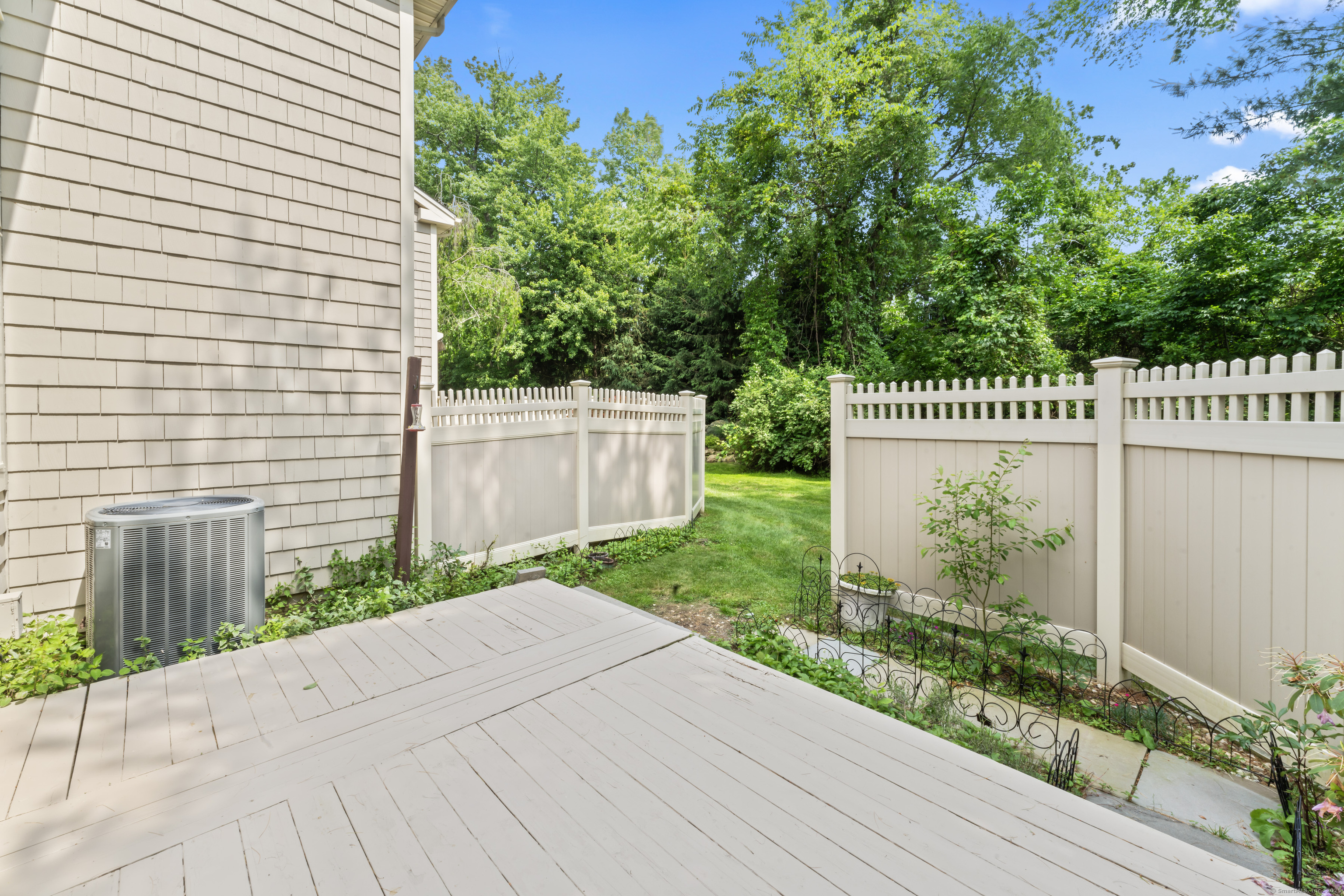 12 Boulevard Drive 21-130