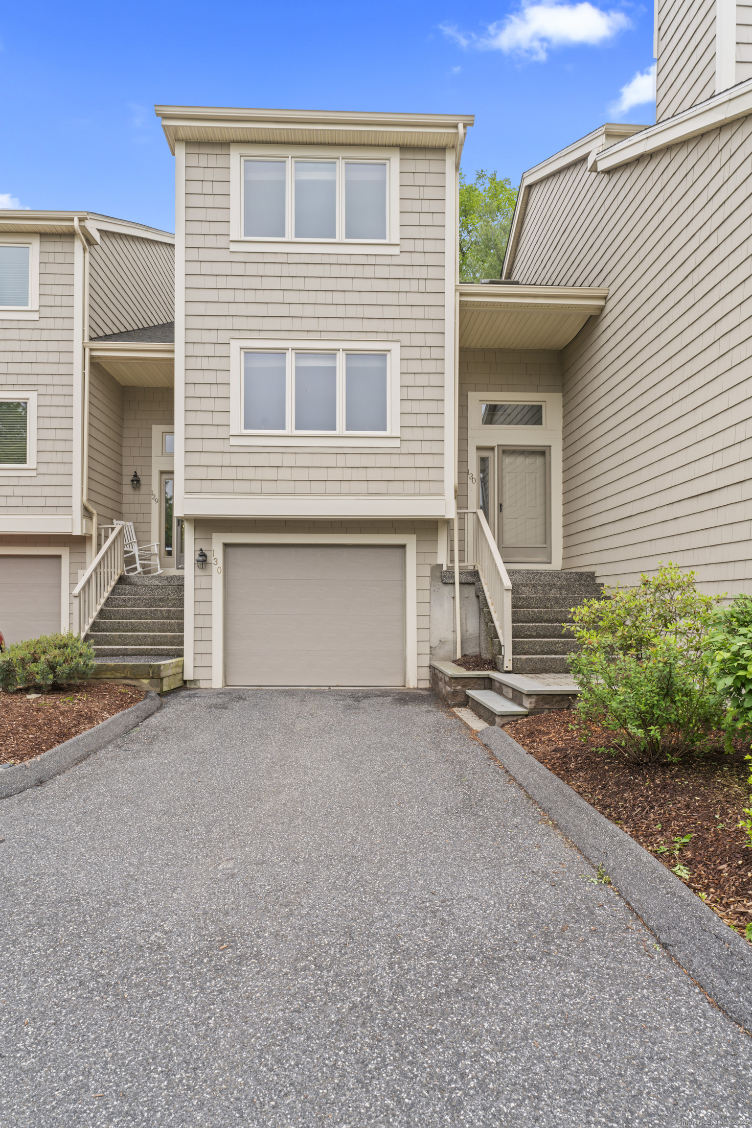 12 Boulevard Drive 21-130