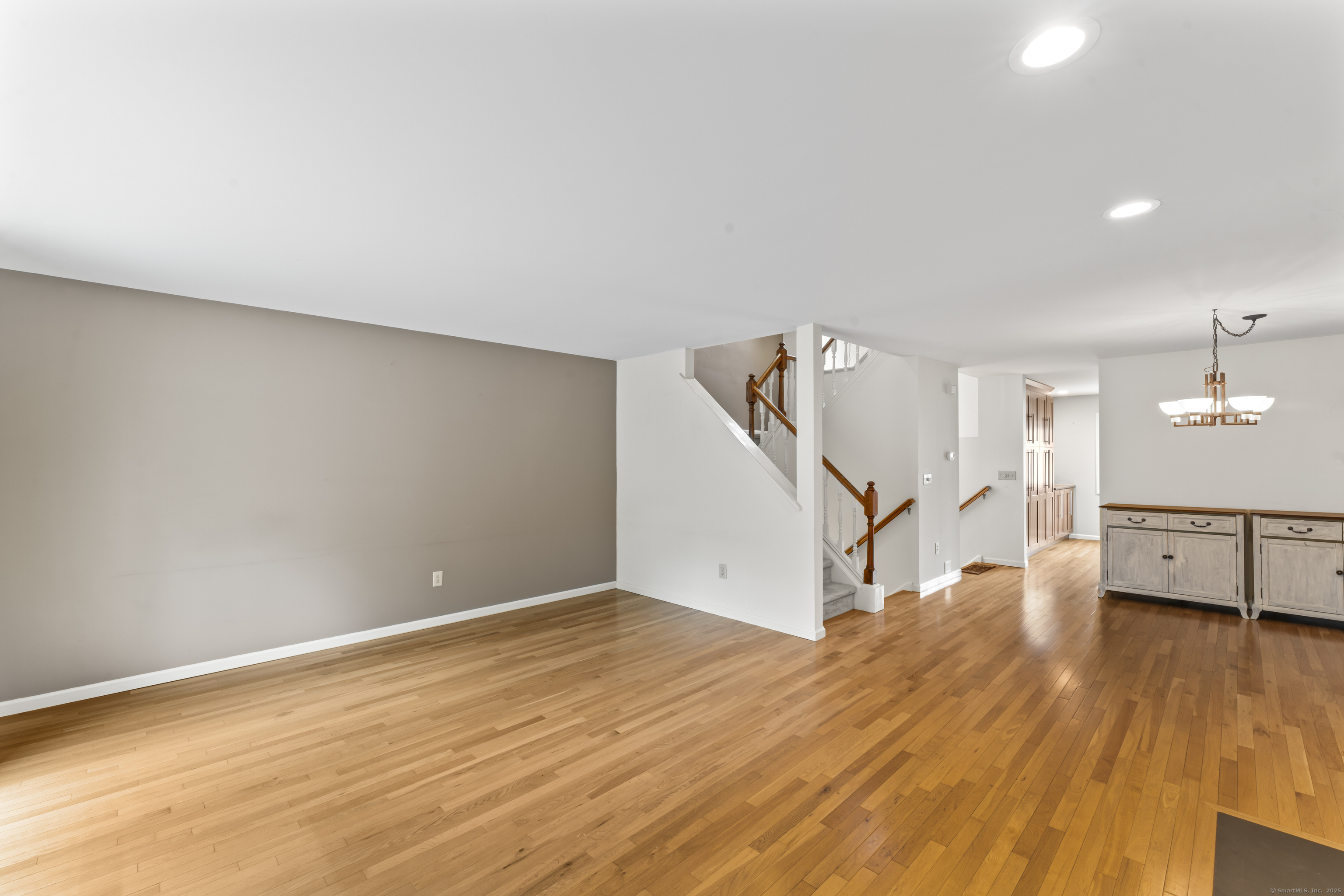 12 Boulevard Drive 21-130