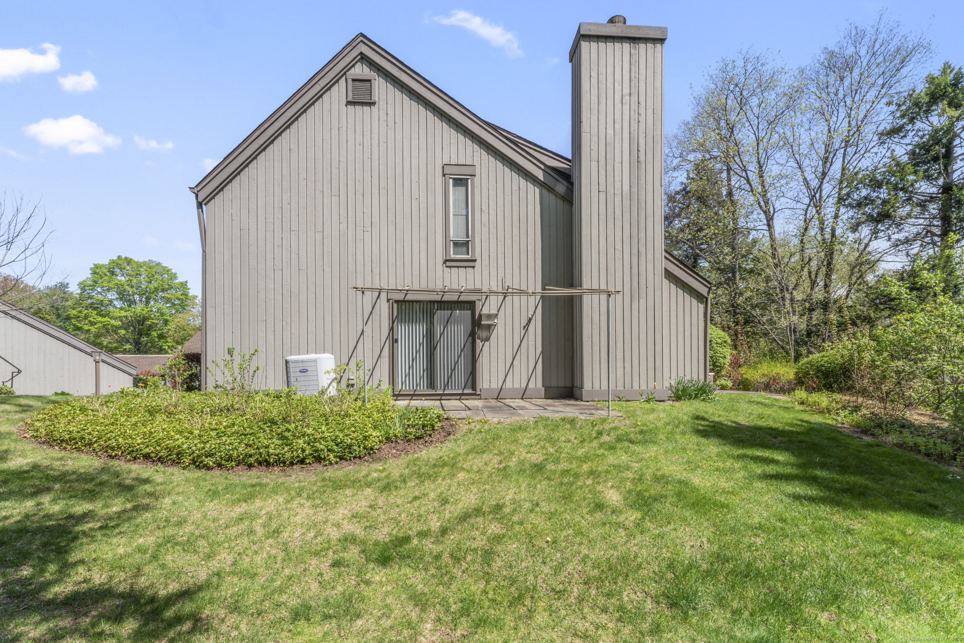 331 Heritage Village E