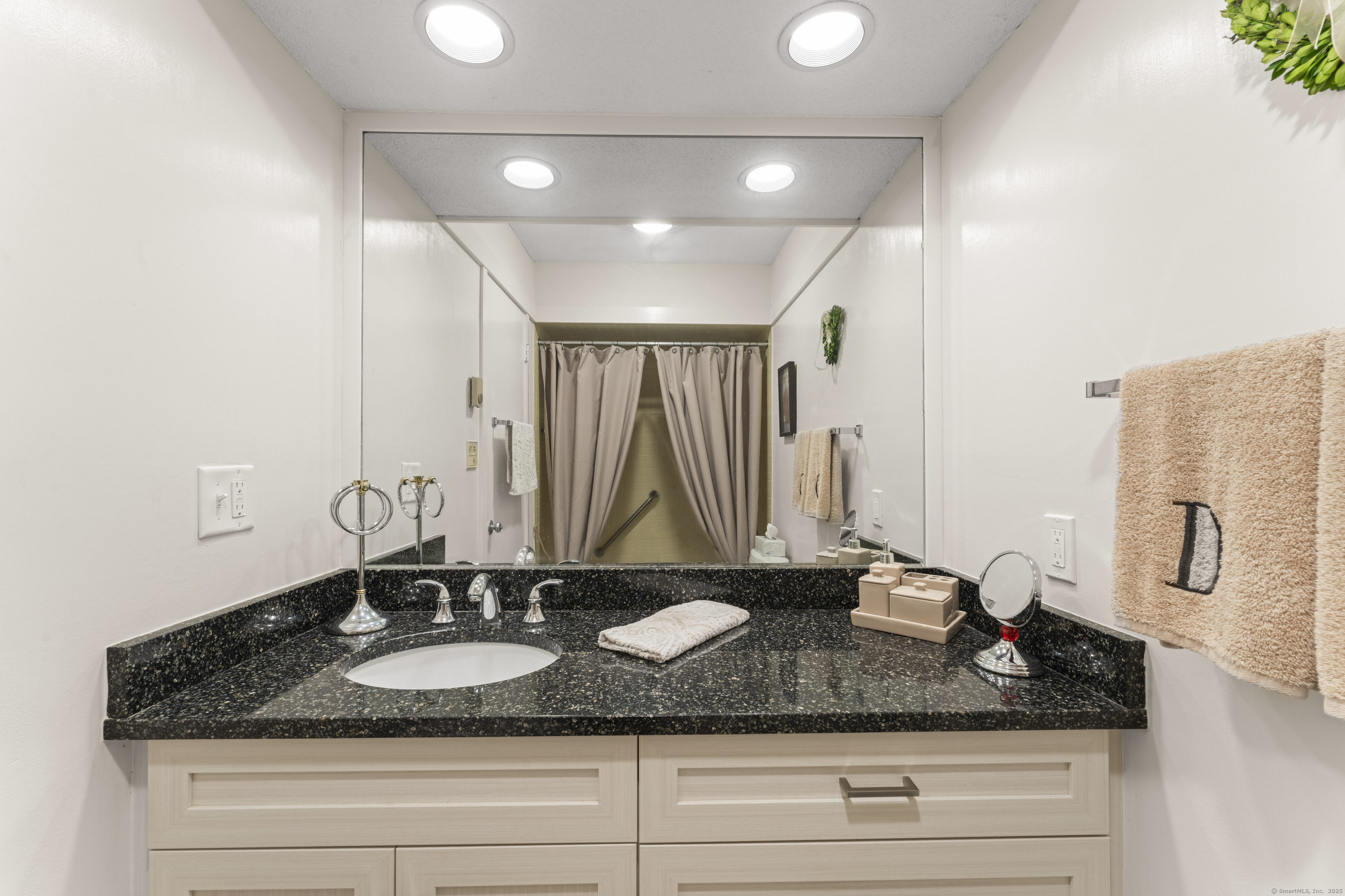 1015 Heritage Village A