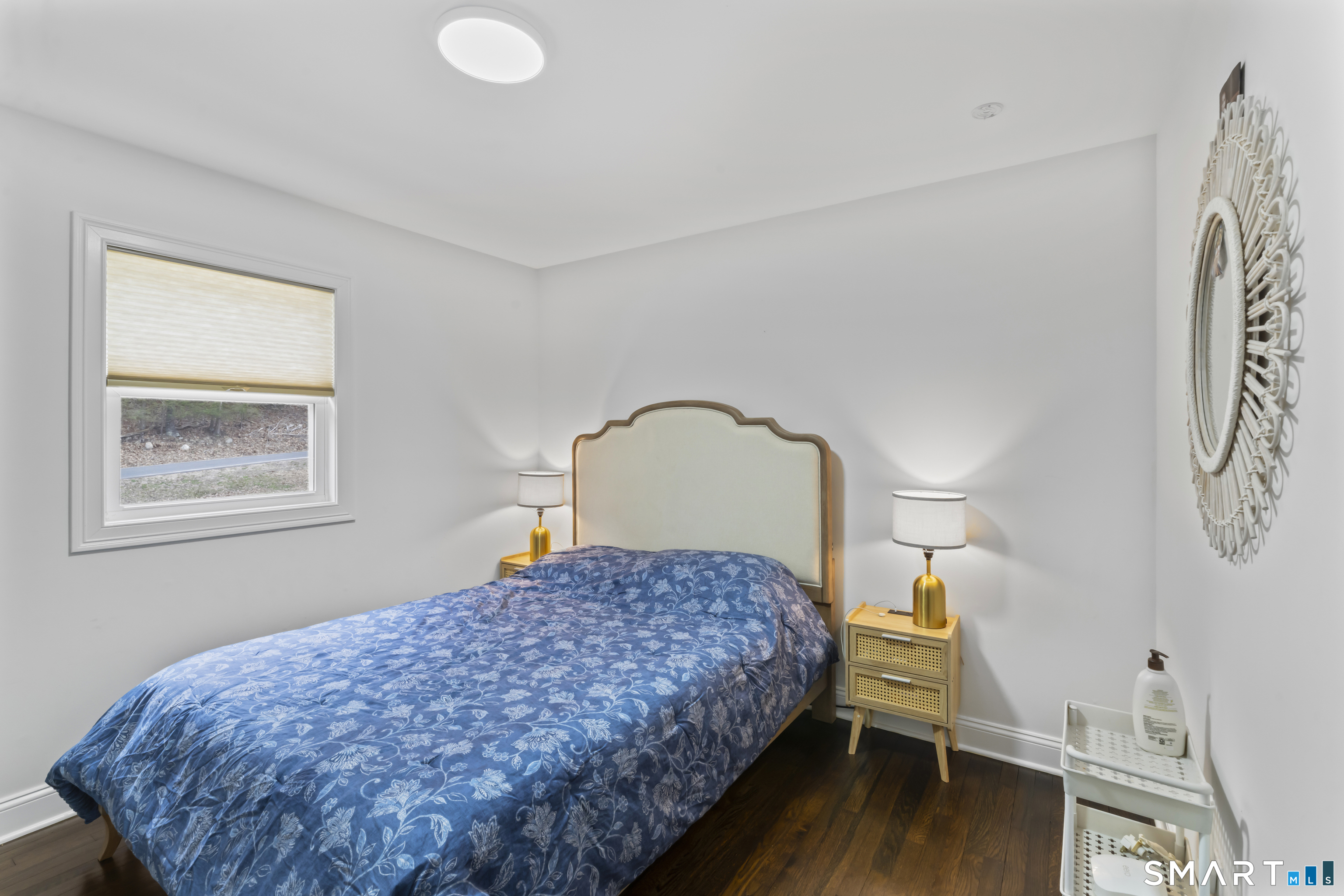 17 Valley Field Road South