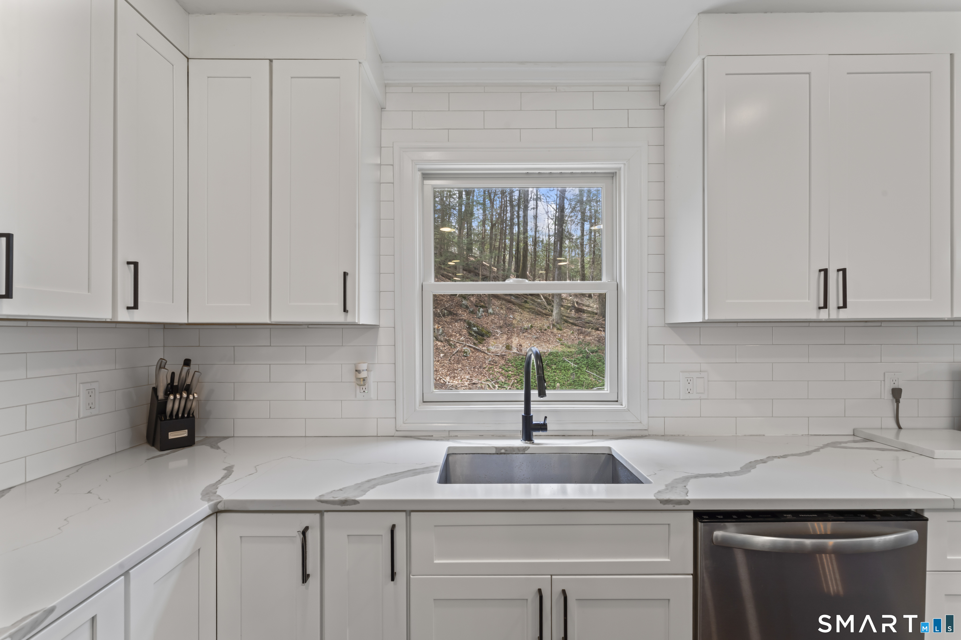 17 Valley Field Road South