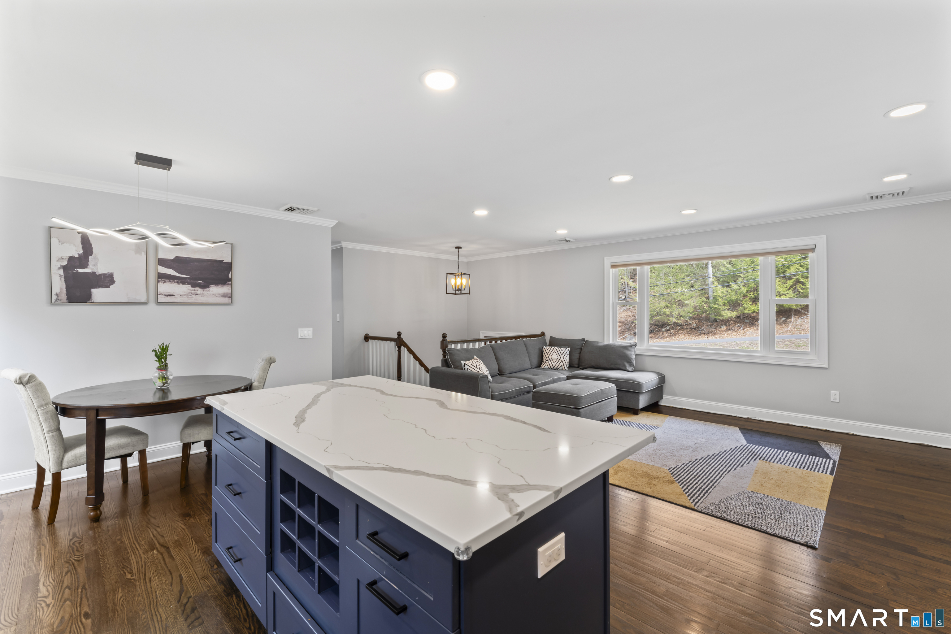 17 Valley Field Road South