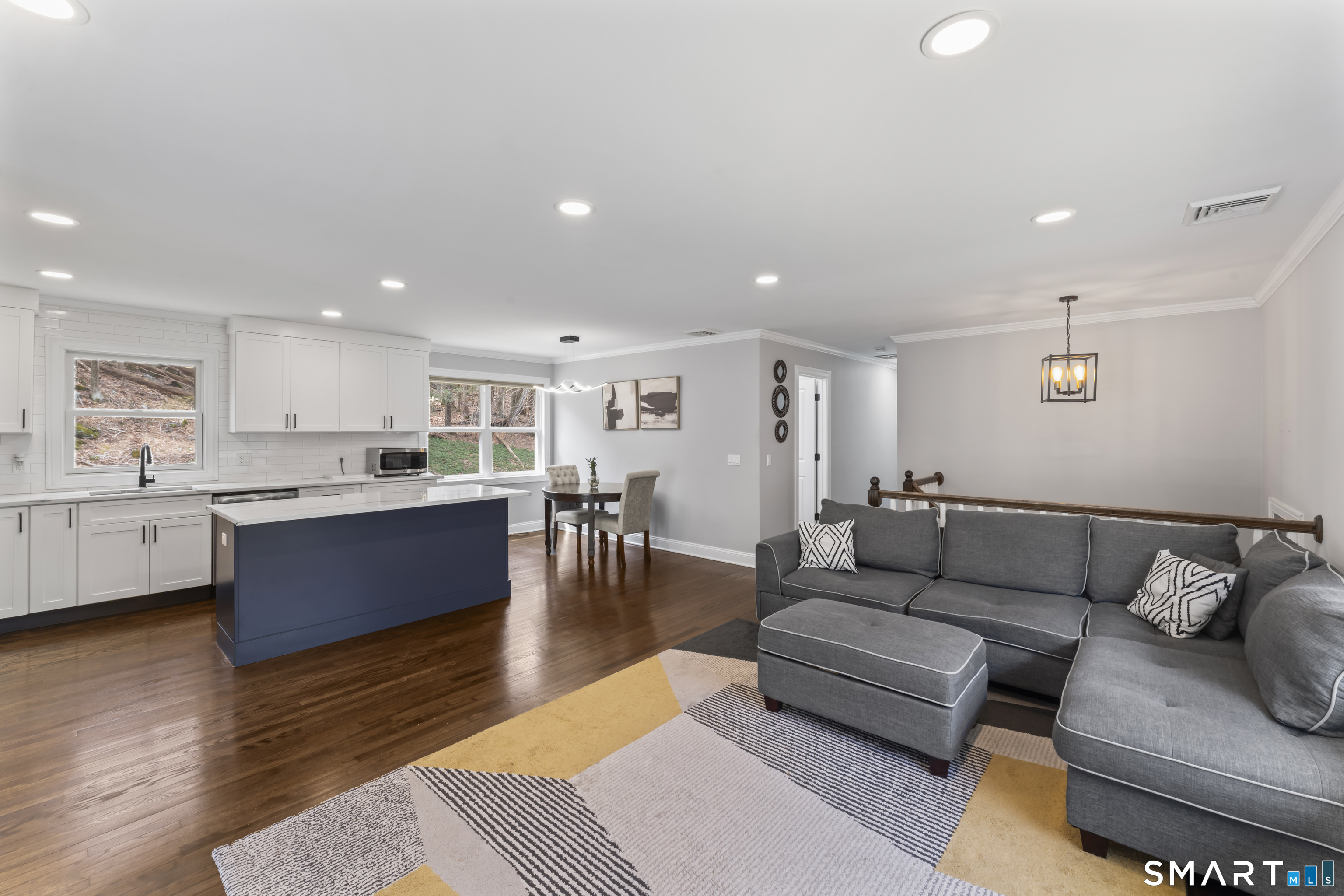 17 Valley Field Road South