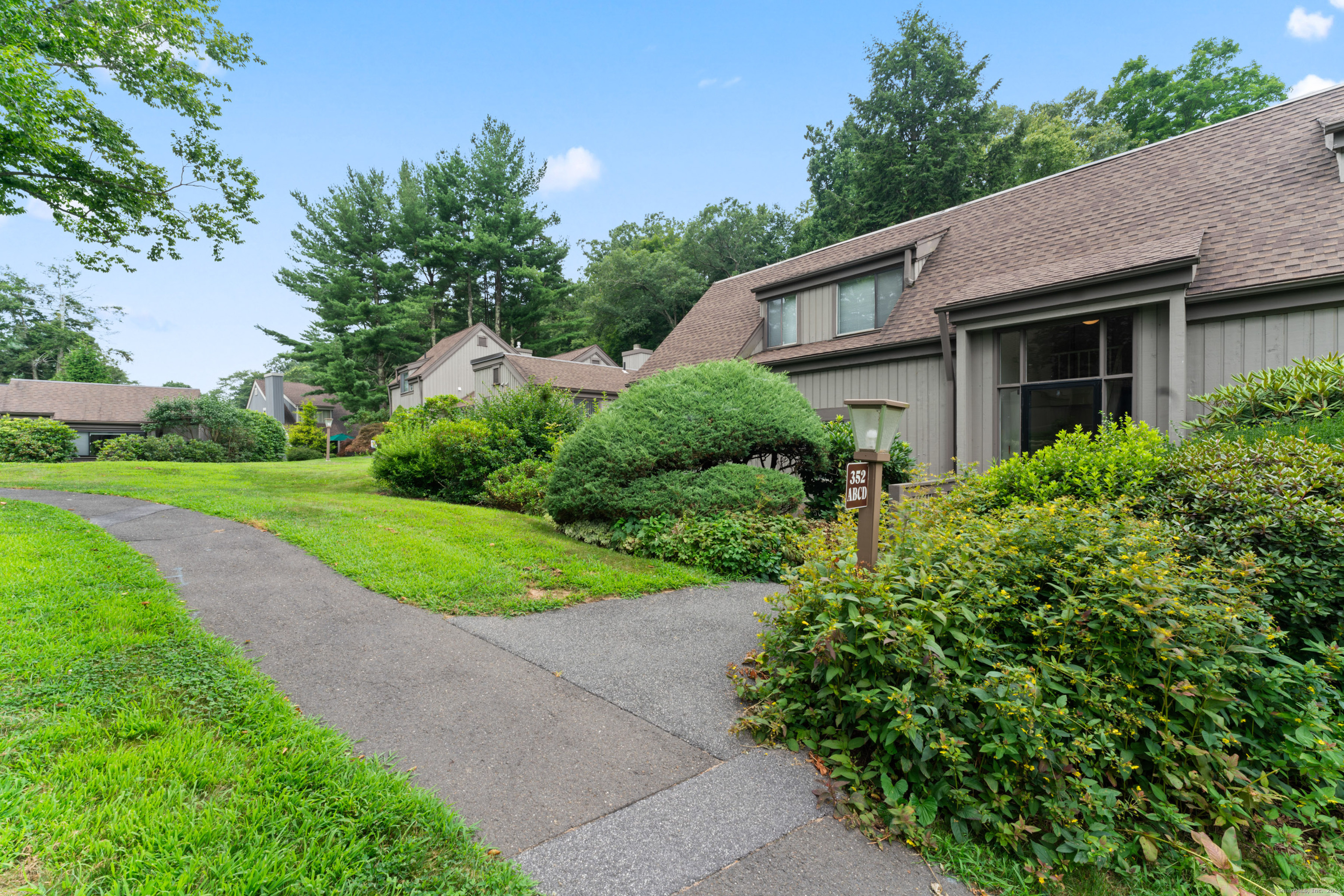 352 Heritage Village B