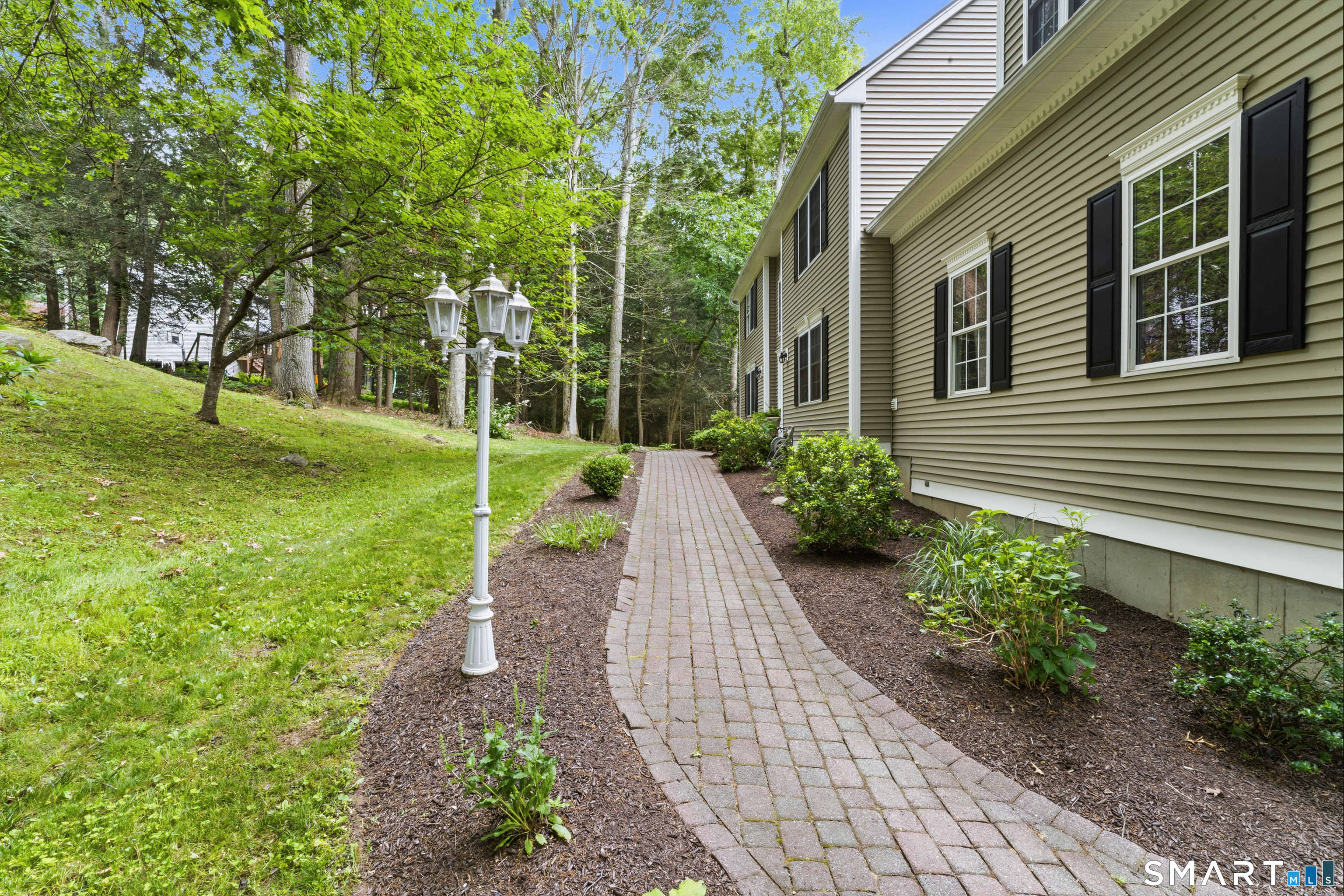 29 Narragansett Trail