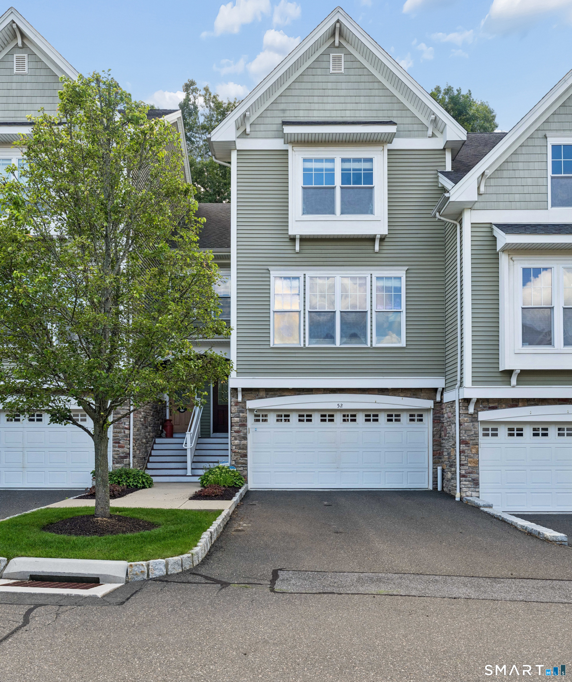 52 Lawrence Avenue Unit: 52