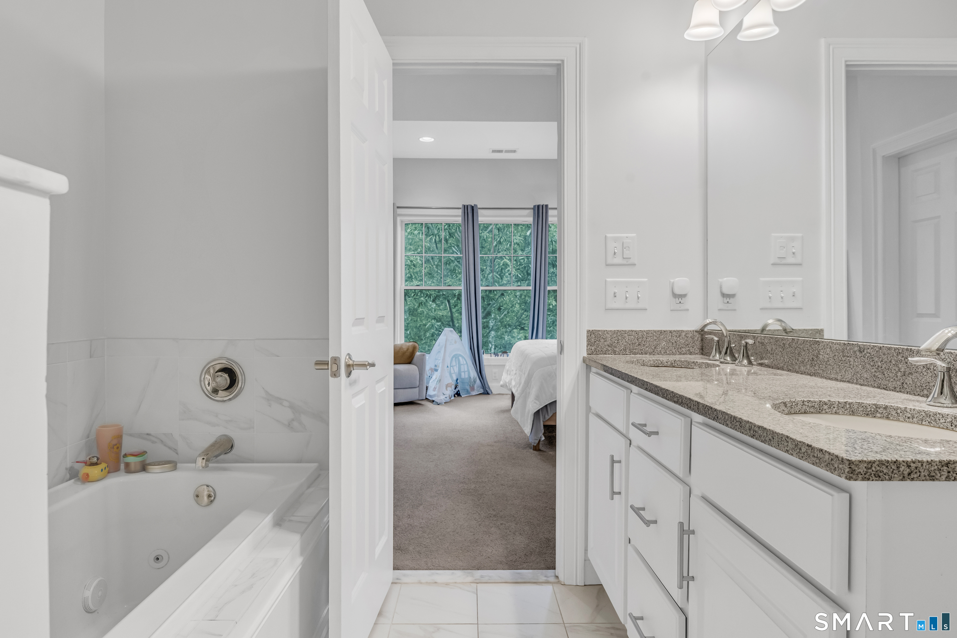 34 Copper Square Drive Unit: 34