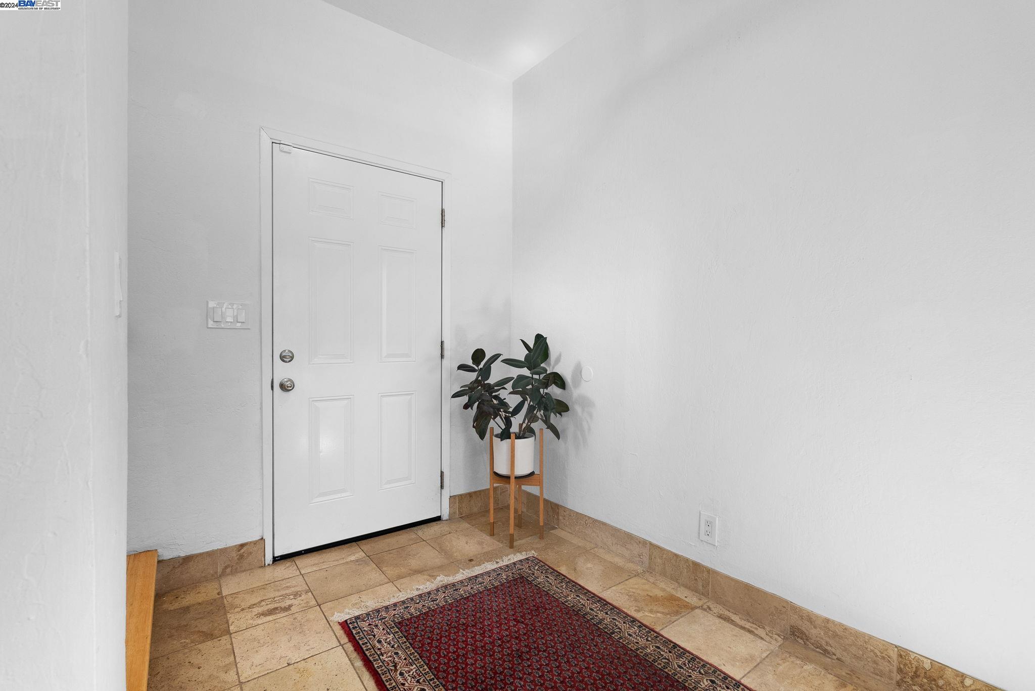 942 Ingerson Ave