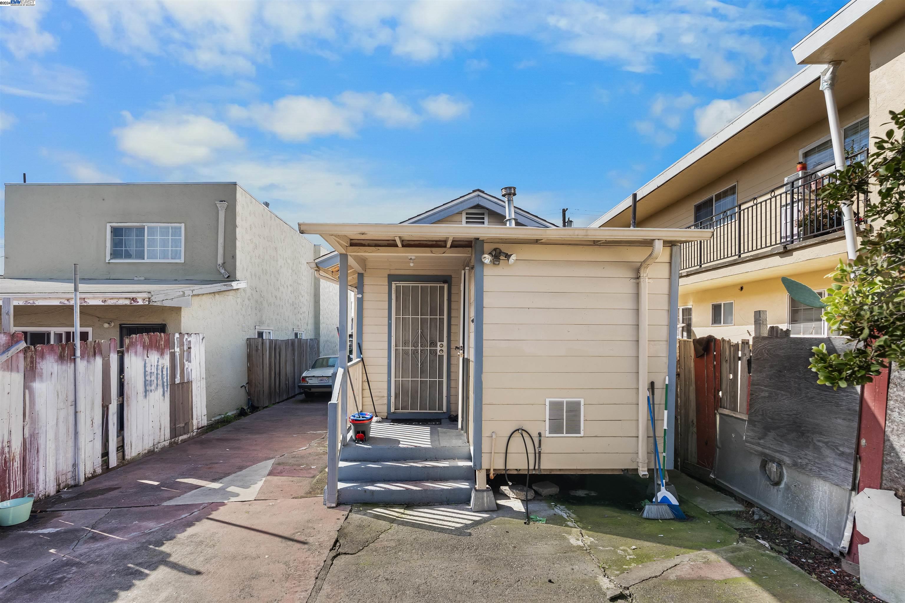 6128 Harmon Ave