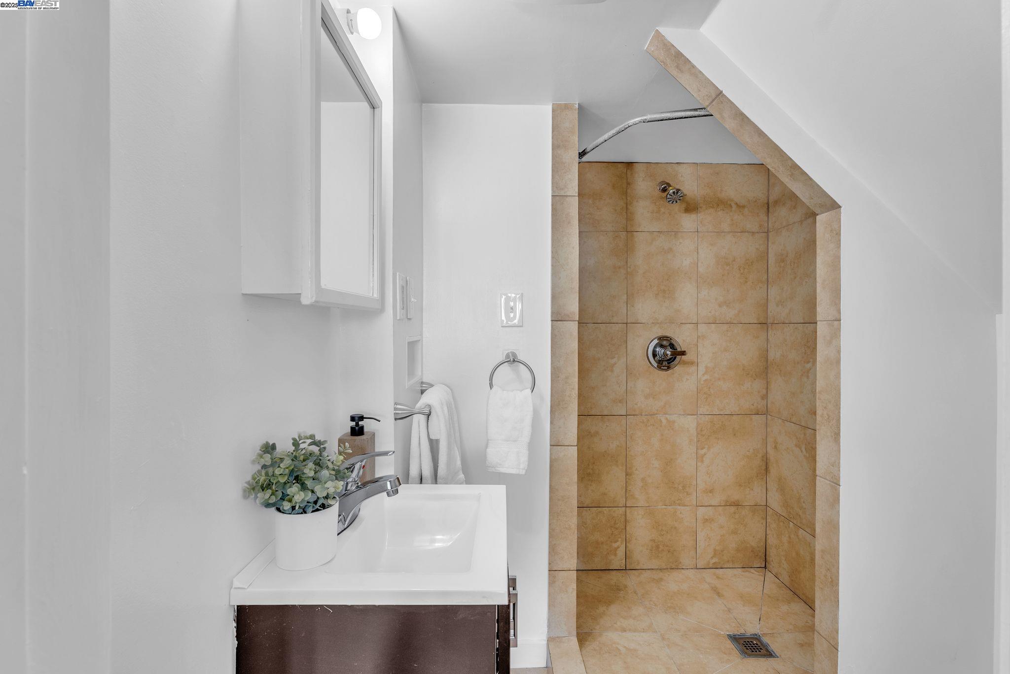 246 Alta Loma Ave