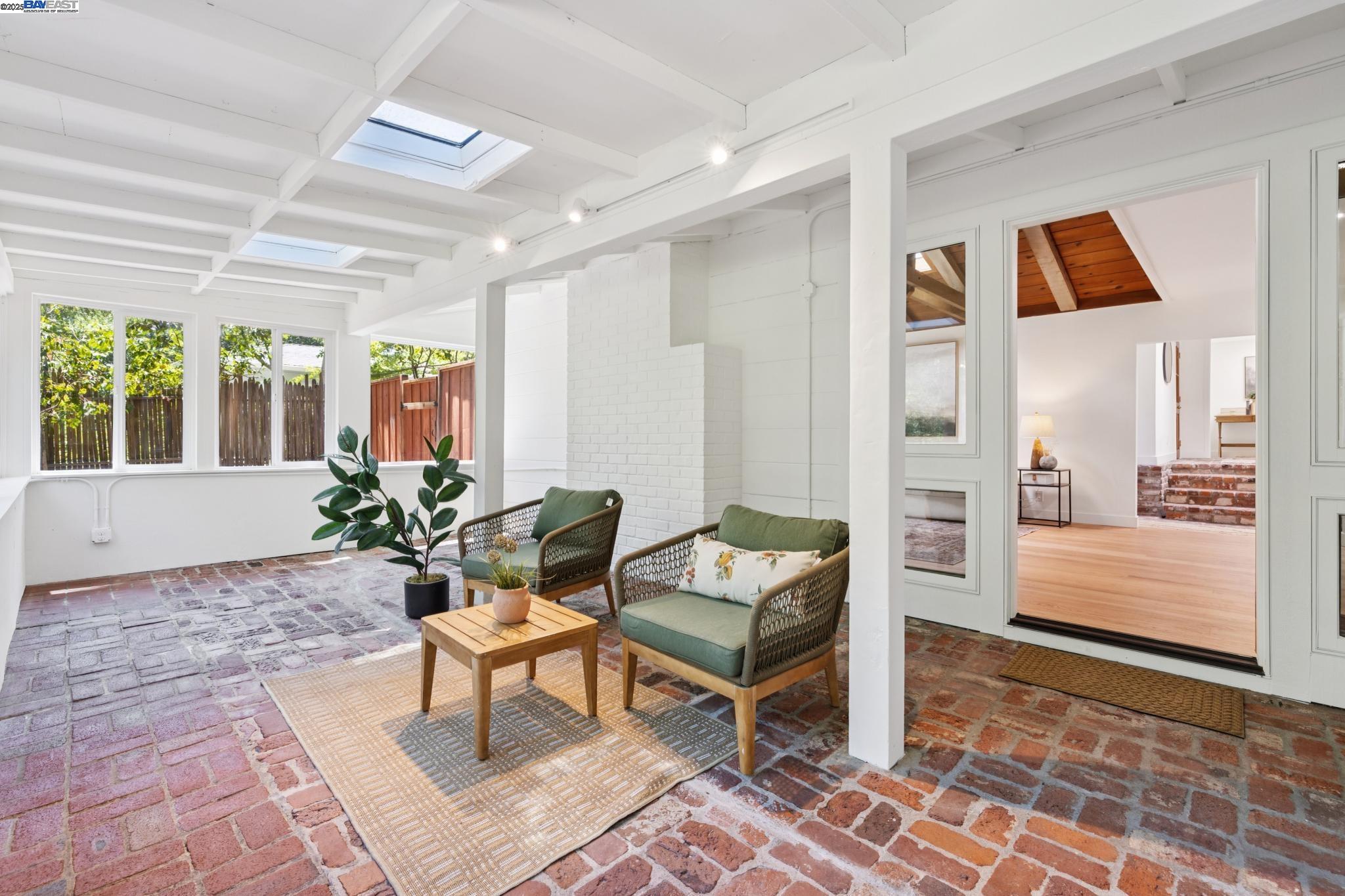 6 Dale Ct