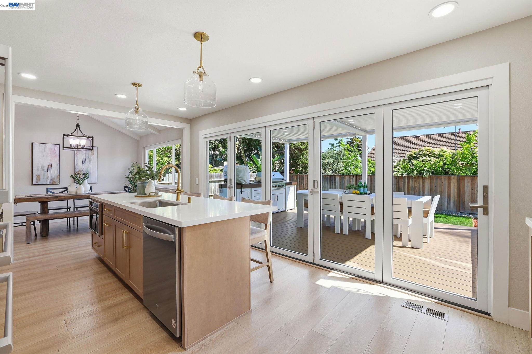 338 Avenida Nogales