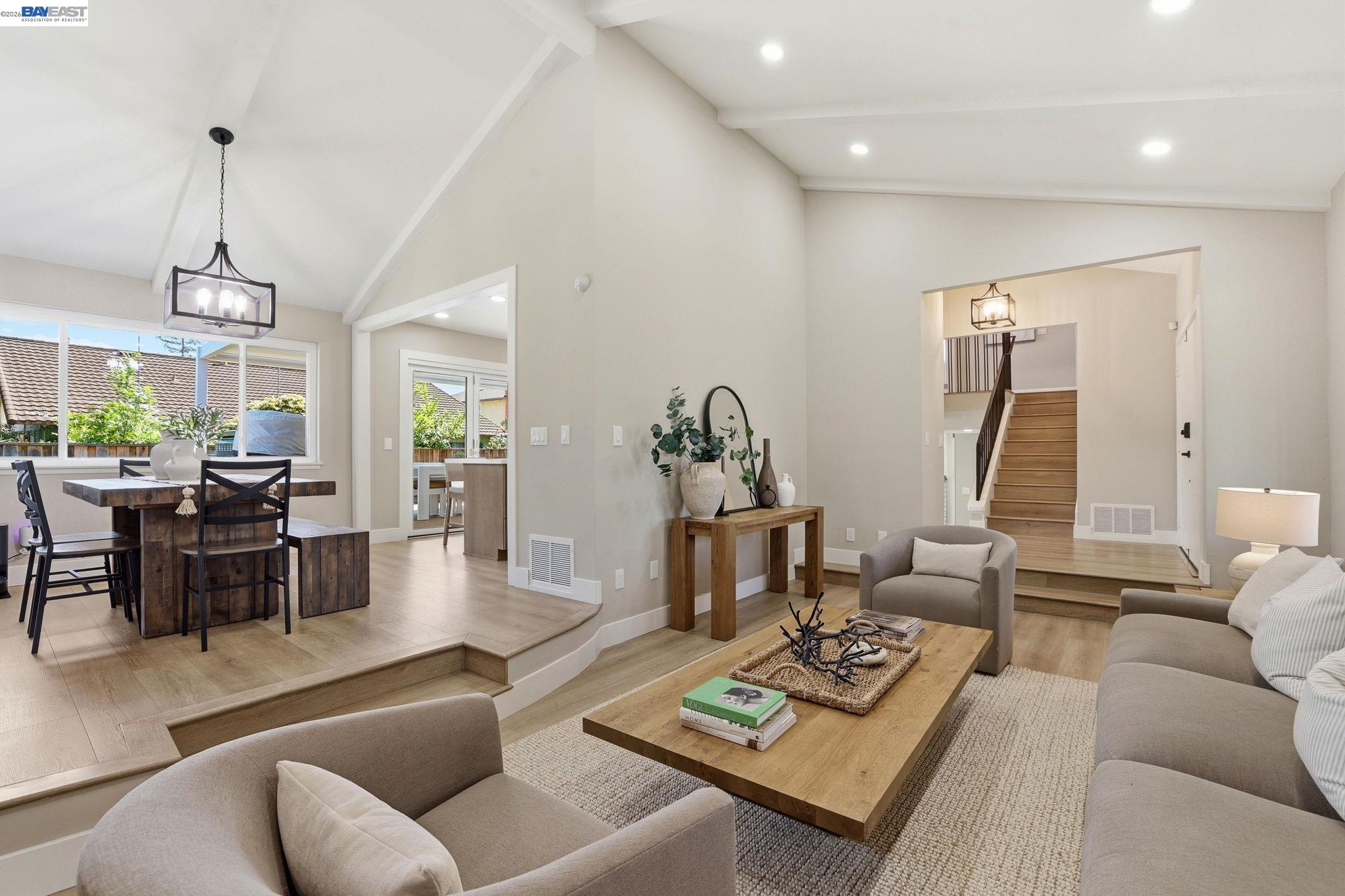 338 Avenida Nogales