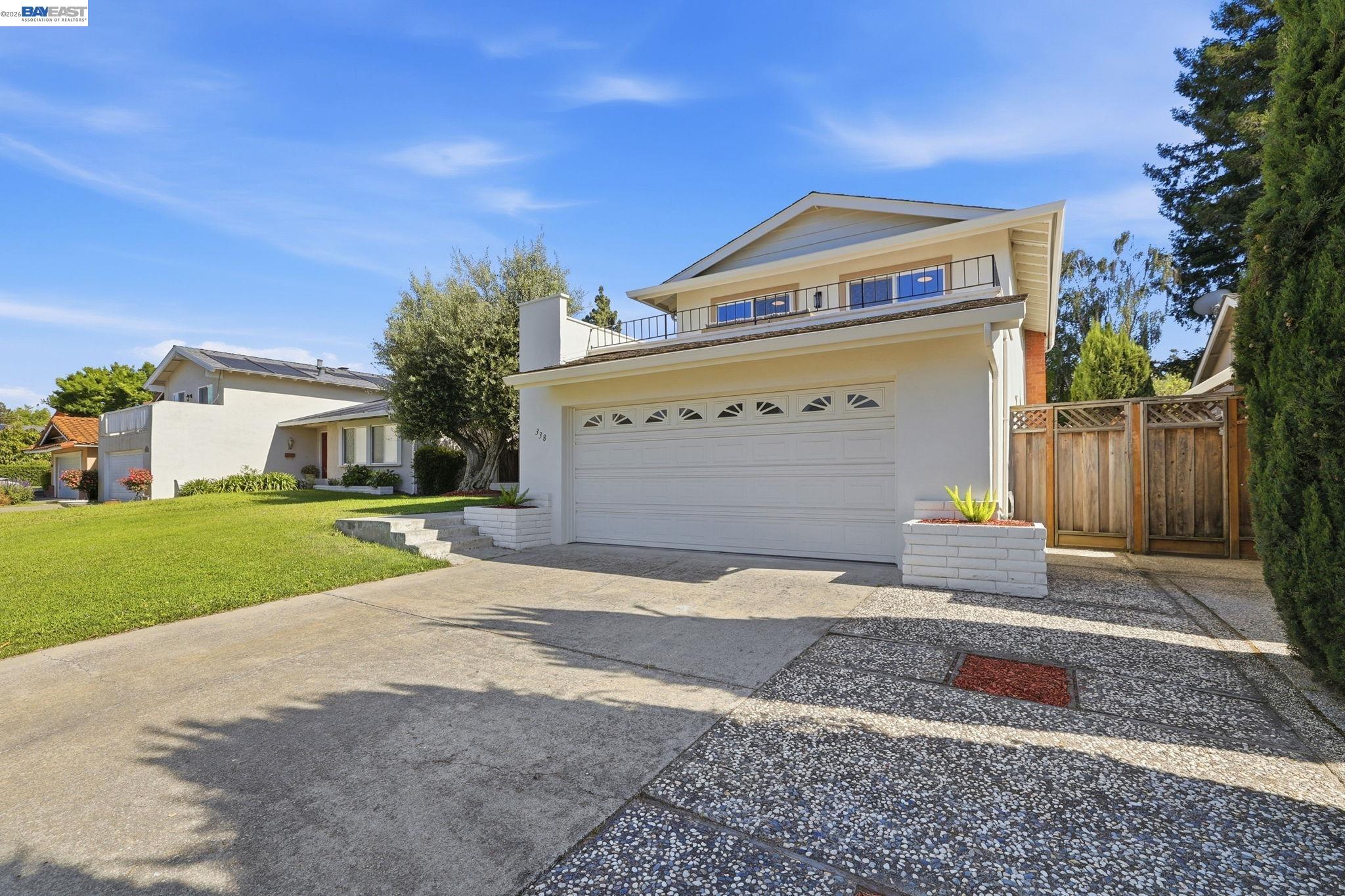 338 Avenida Nogales