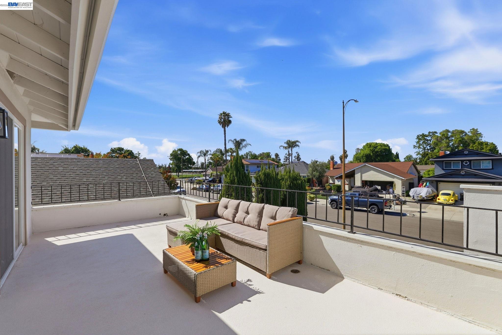 338 Avenida Nogales