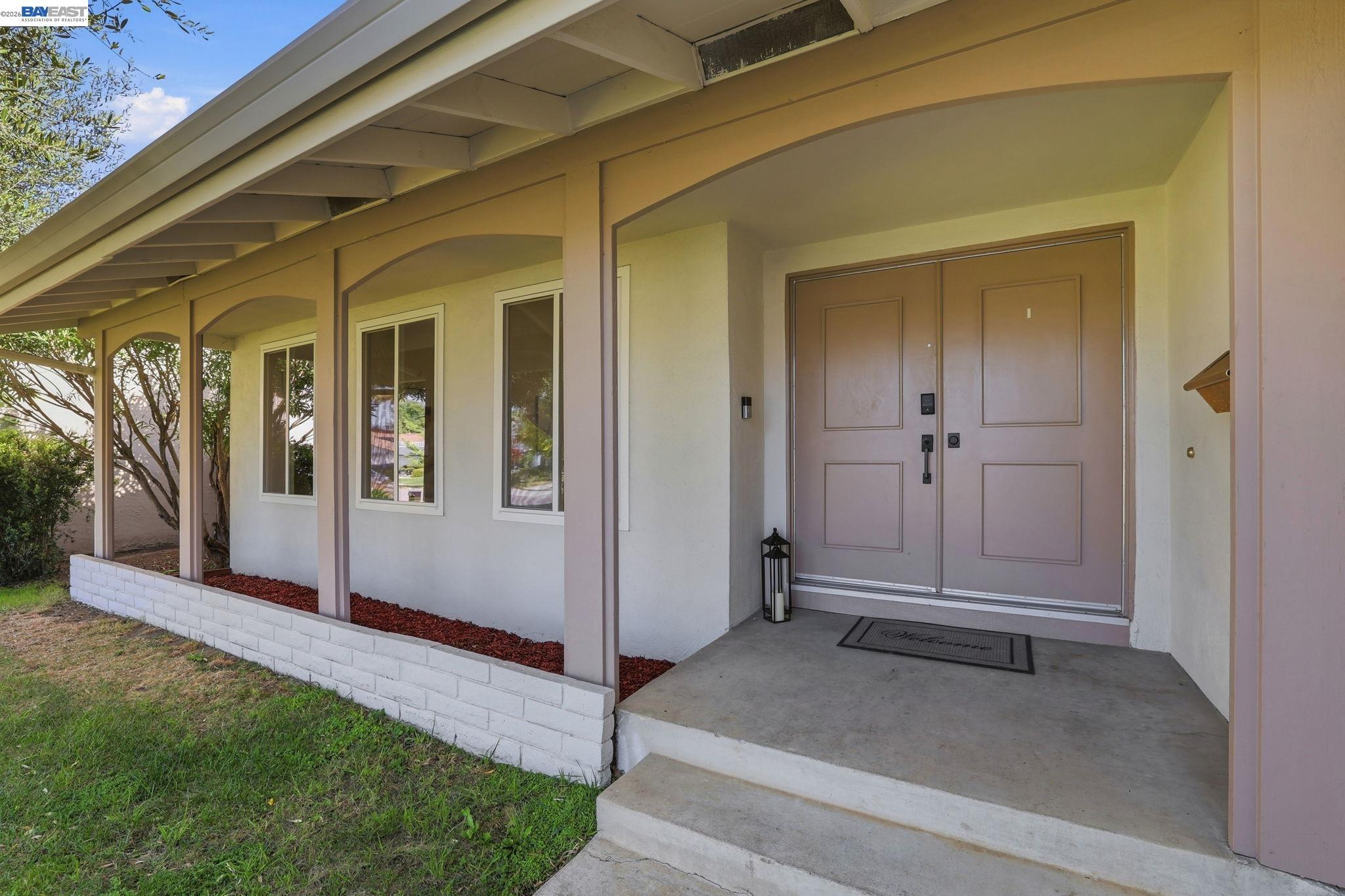 338 Avenida Nogales