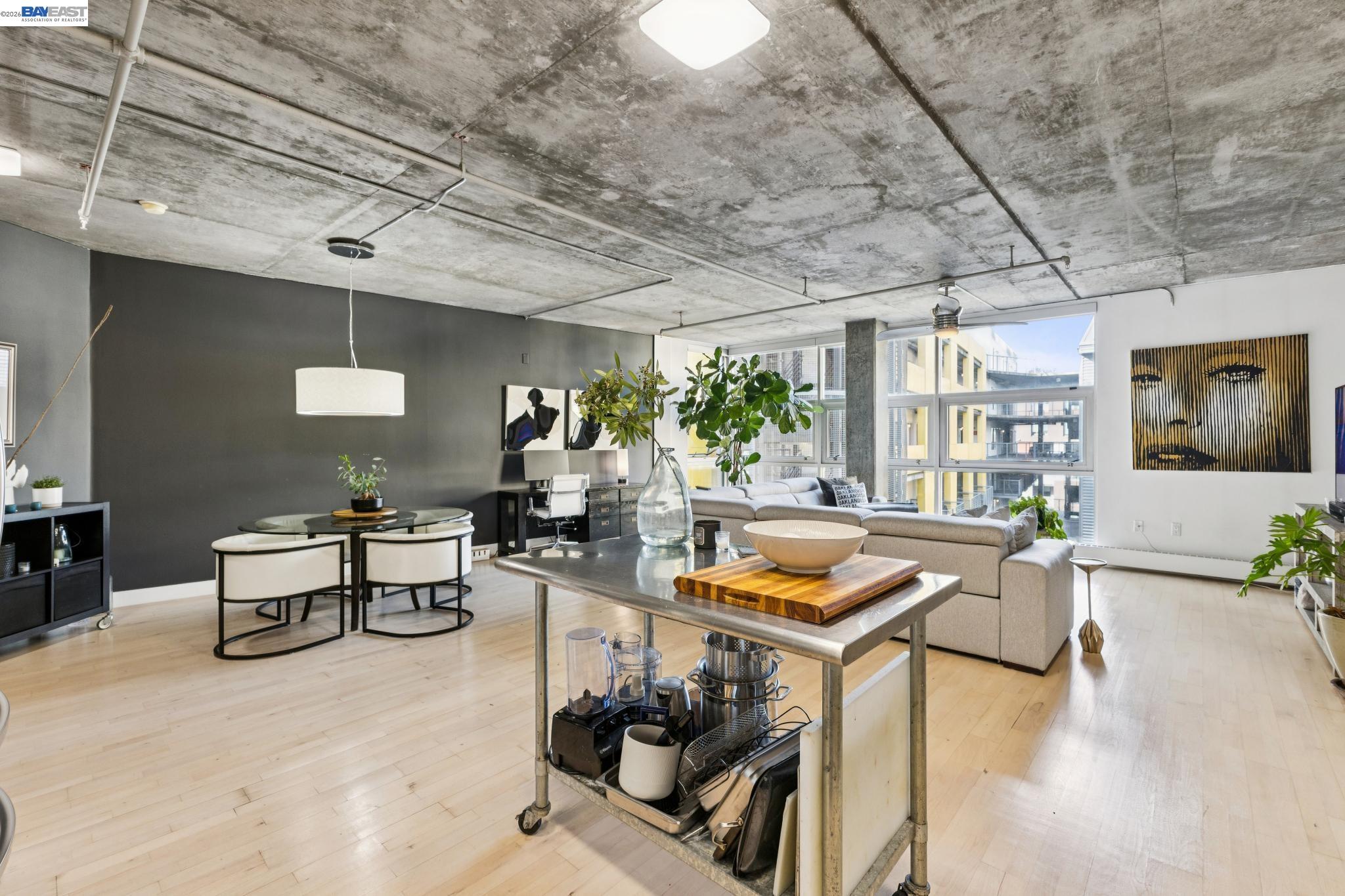 311 Oak St # 720