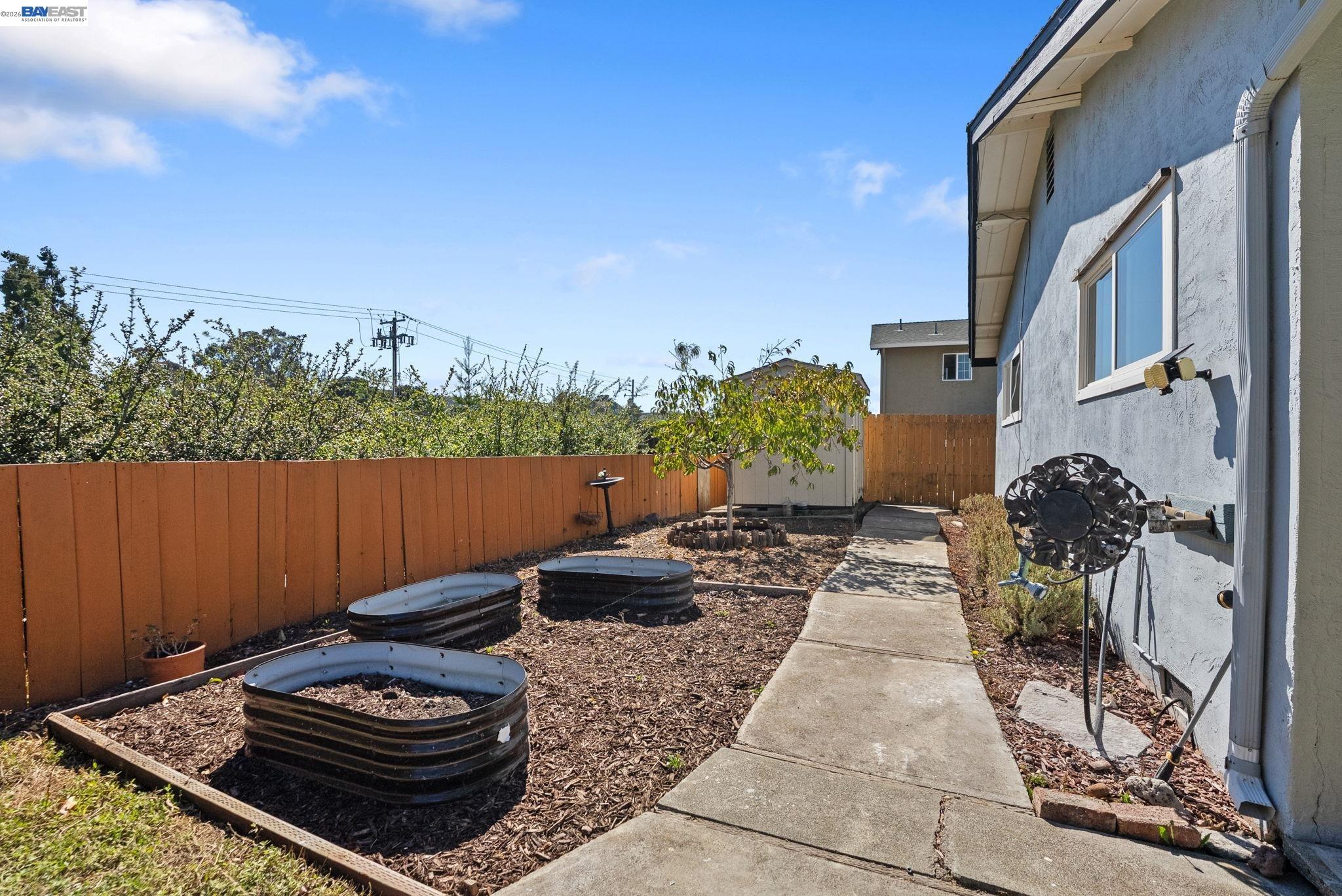 1201 Belfair Dr