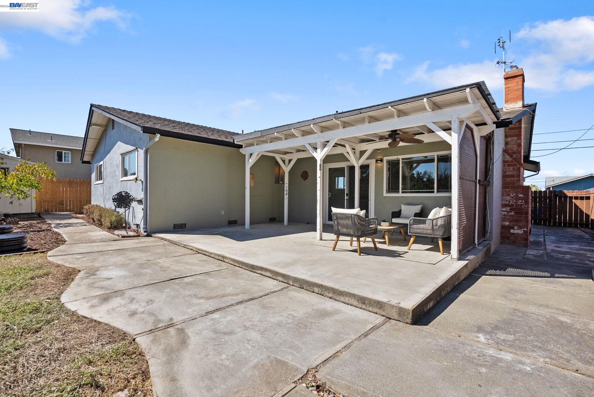 1201 Belfair Dr