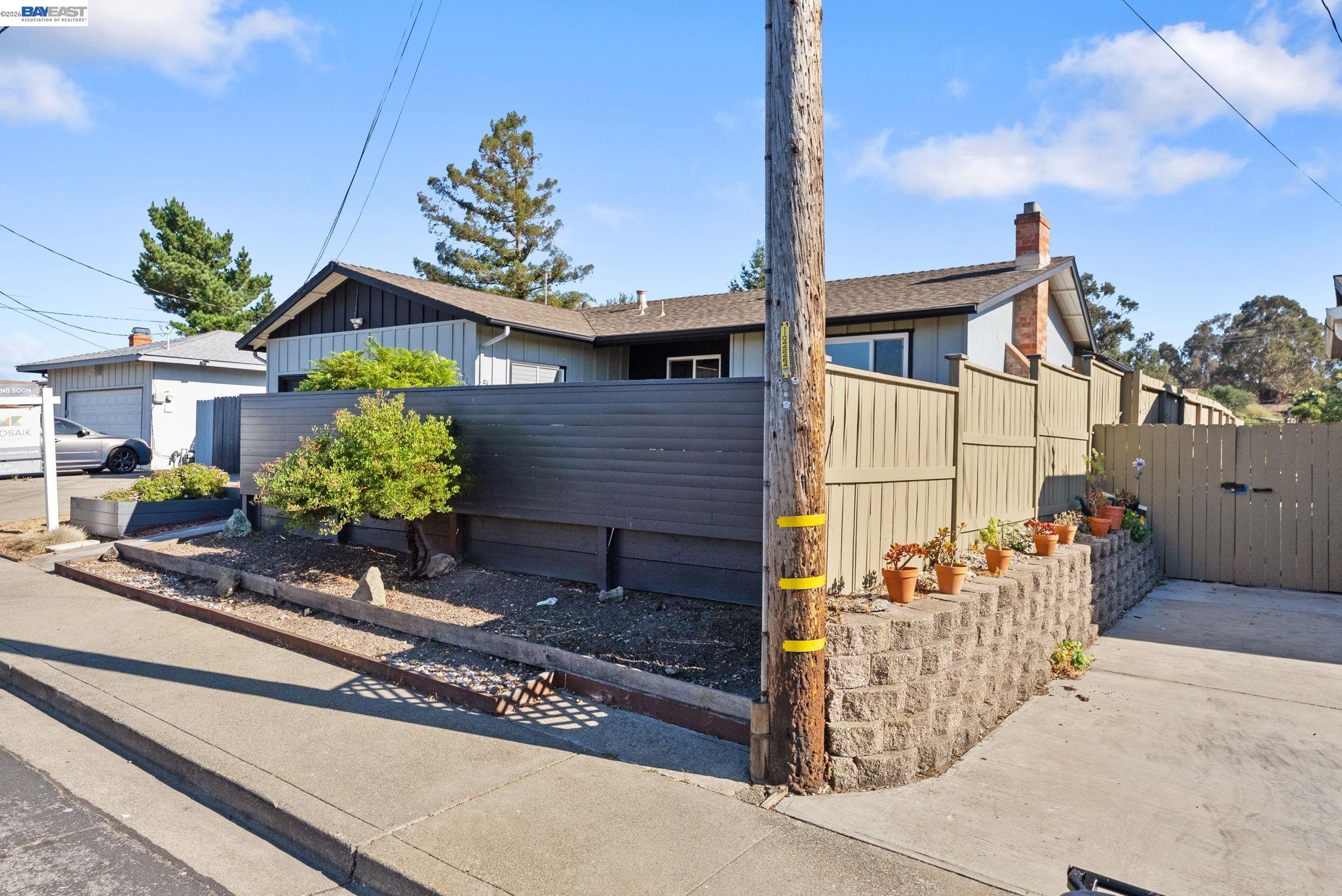 1201 Belfair Dr